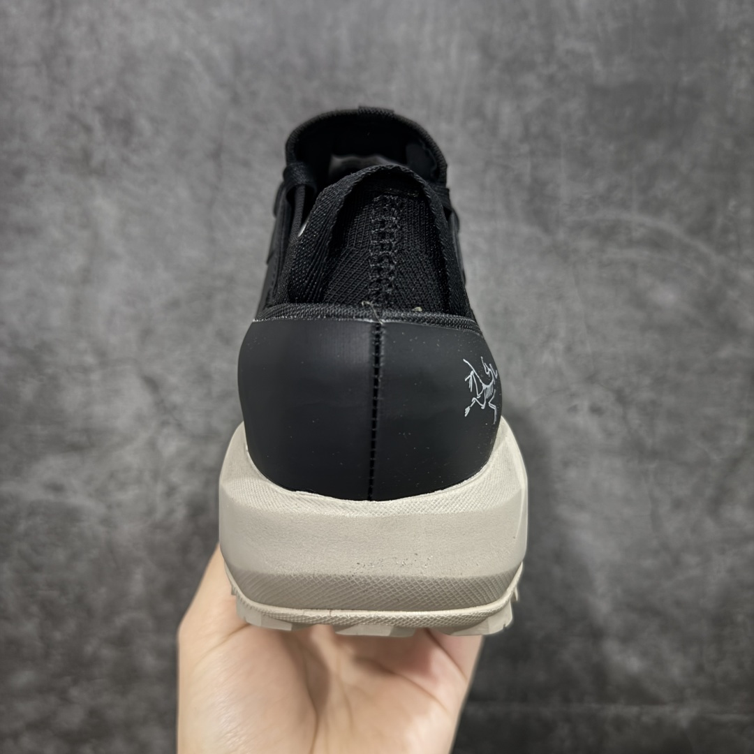 图片[4]-【公司级】Arcteryx始祖鸟 Vertex Alpine GTX M 男女情侣款低帮登山鞋 适合技术路线单日徒步穿着 aerios 鞋受到长途野外跑步鞋的启发 适合在变化的地形上进行快速轻快的徒步旅行穿着，舒适而有支撑性，鞋面更轻薄透气舒适。敏捷、稳定和技术路线上的自信源于vibram® megagrip外底、压缩eva内底以及一体的tpu 尺码：36-45-选品中心