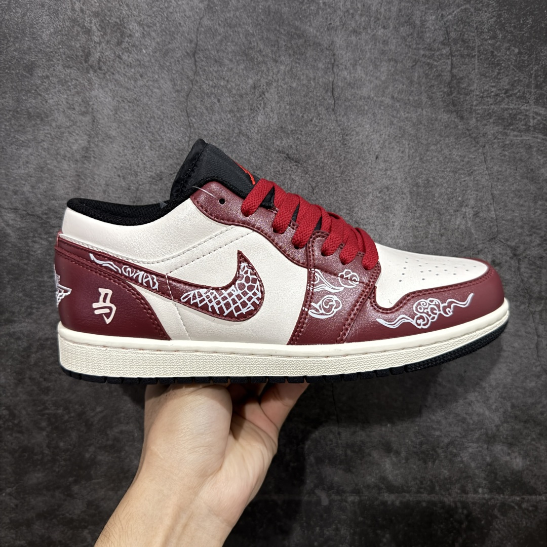 【K版】Air Jordan AJ1 Low 低帮 马年限定双层礼盒 553558-040 全新流水线出品 市场第二梯队最强版 全部原鞋开发 原楦原纸板开发 全鞋电脑针车 原厂内置全掌气垫 原盒内在原标 唯一Zp原版鞋带绑法 免检产品 全新2022版型 全头层皮料 完美零毛边处理 原厂配置全掌气垫 价格定位良心 尺码：36 36.5 37.5 38 38.5 39 40 40.5 41 42 42.5 43 44 44.5 45-选品中心