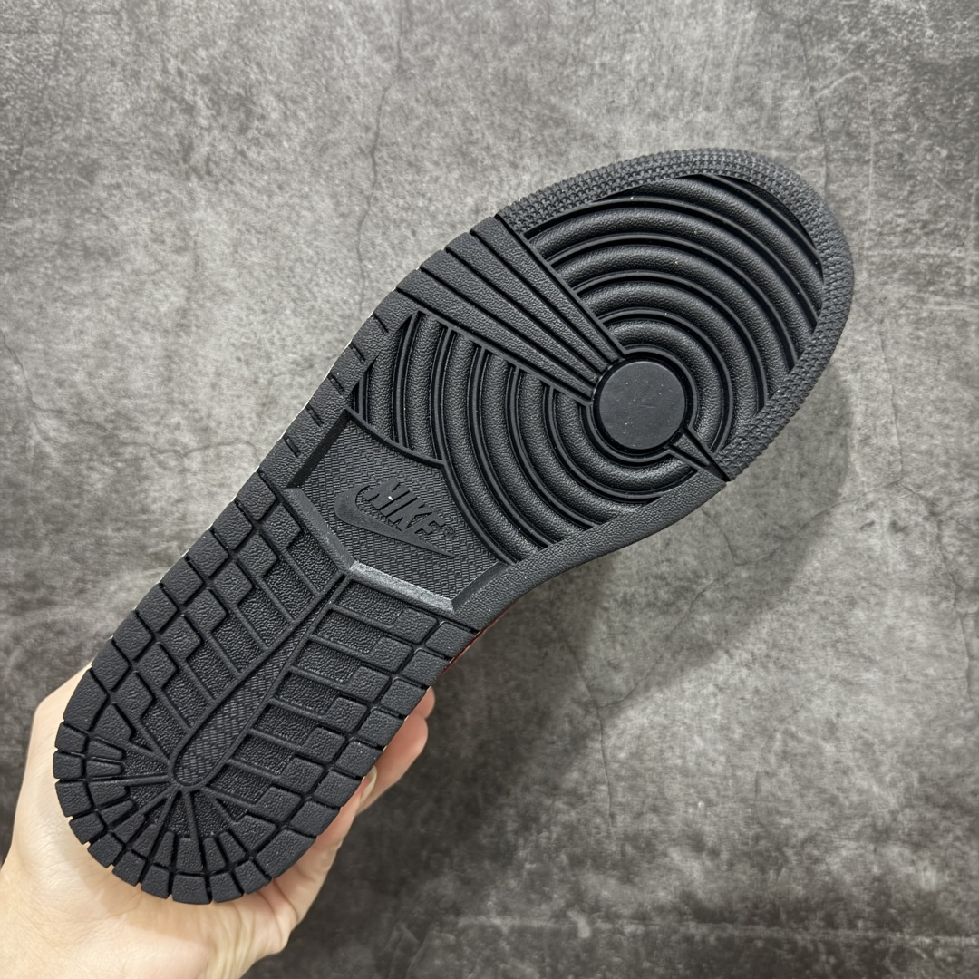 图片[9]-【K版】Air Jordan AJ1 Low 低帮 马年限定双层礼盒 553558-040 全新流水线出品 市场第二梯队最强版 全部原鞋开发 原楦原纸板开发 全鞋电脑针车 原厂内置全掌气垫 原盒内在原标 唯一Zp原版鞋带绑法 免检产品 全新2022版型 全头层皮料 完美零毛边处理 原厂配置全掌气垫 价格定位良心 尺码：36 36.5 37.5 38 38.5 39 40 40.5 41 42 42.5 43 44 44.5 45-选品中心