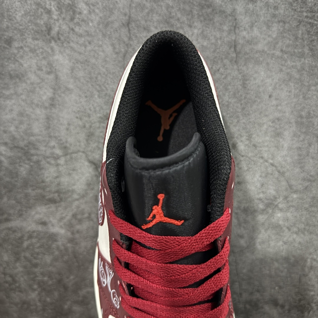 图片[8]-【K版】Air Jordan AJ1 Low 低帮 马年限定双层礼盒 553558-040 全新流水线出品 市场第二梯队最强版 全部原鞋开发 原楦原纸板开发 全鞋电脑针车 原厂内置全掌气垫 原盒内在原标 唯一Zp原版鞋带绑法 免检产品 全新2022版型 全头层皮料 完美零毛边处理 原厂配置全掌气垫 价格定位良心 尺码：36 36.5 37.5 38 38.5 39 40 40.5 41 42 42.5 43 44 44.5 45-选品中心