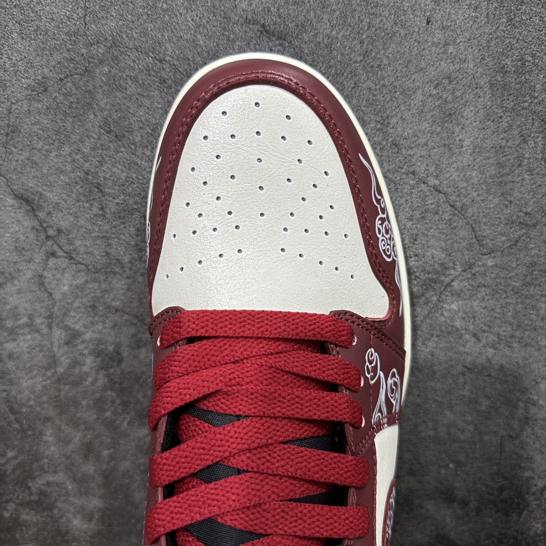 图片[5]-【K版】Air Jordan AJ1 Low 低帮 马年限定双层礼盒 553558-040 全新流水线出品 市场第二梯队最强版 全部原鞋开发 原楦原纸板开发 全鞋电脑针车 原厂内置全掌气垫 原盒内在原标 唯一Zp原版鞋带绑法 免检产品 全新2022版型 全头层皮料 完美零毛边处理 原厂配置全掌气垫 价格定位良心 尺码：36 36.5 37.5 38 38.5 39 40 40.5 41 42 42.5 43 44 44.5 45-选品中心