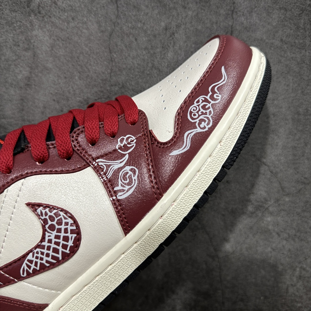 图片[6]-【K版】Air Jordan AJ1 Low 低帮 马年限定双层礼盒 553558-040 全新流水线出品 市场第二梯队最强版 全部原鞋开发 原楦原纸板开发 全鞋电脑针车 原厂内置全掌气垫 原盒内在原标 唯一Zp原版鞋带绑法 免检产品 全新2022版型 全头层皮料 完美零毛边处理 原厂配置全掌气垫 价格定位良心 尺码：36 36.5 37.5 38 38.5 39 40 40.5 41 42 42.5 43 44 44.5 45-选品中心