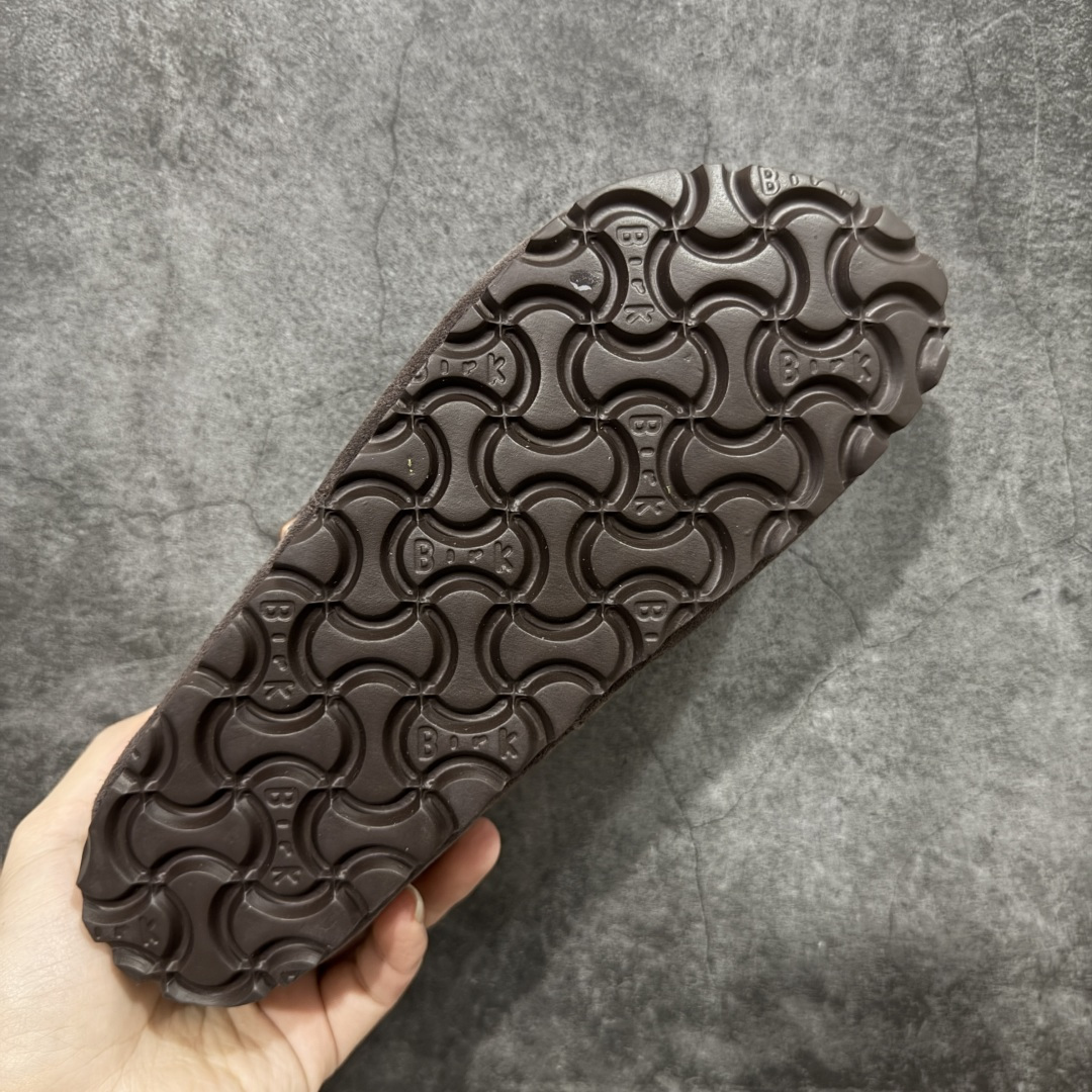 图片[9]-【纯原H版】Birkenstock\\t 勃肯/博肯软木软底全包 半拖 羊毛一体拖鞋 十年ZP代工厂老师傅工艺 纯手工打造原汁原味博肯 市场最强版 没有之一 鞋面设计：选用陸丰A级进口羊皮毛，质地细腻，手感丰满；尺寸间障均匀，柔软，深度保暖；吸湿，进气，排汗 鞋子内里：化质澳洲羔羊皮分子结构可将水蒸气吸进多孔构体中，吸湿性好，透气性极住，保持脚底干爽 鞋底设计：型模EVA极富弹性，加持胎面设计，升级版独家私模，柔软回弹性好，耐折耐磨，防滑防踢 尺码： 35 36 37 38 39 40 41 42 43 44 45-选品中心