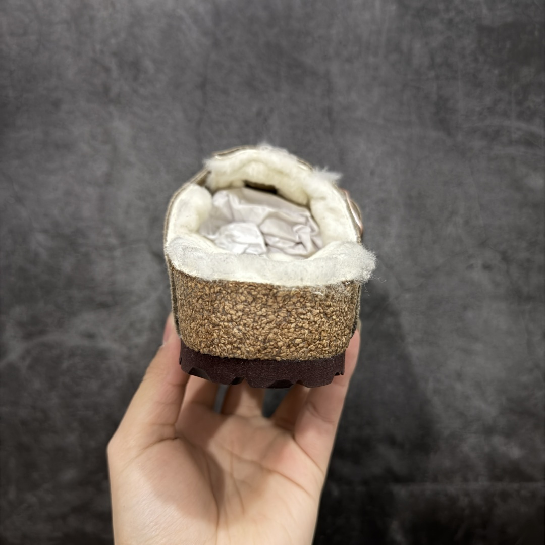 图片[4]-【纯原H版】Birkenstock\\t 勃肯/博肯软木软底全包 半拖 羊毛一体拖鞋 十年ZP代工厂老师傅工艺 纯手工打造原汁原味博肯 市场最强版 没有之一 鞋面设计：选用陸丰A级进口羊皮毛，质地细腻，手感丰满；尺寸间障均匀，柔软，深度保暖；吸湿，进气，排汗 鞋子内里：化质澳洲羔羊皮分子结构可将水蒸气吸进多孔构体中，吸湿性好，透气性极住，保持脚底干爽 鞋底设计：型模EVA极富弹性，加持胎面设计，升级版独家私模，柔软回弹性好，耐折耐磨，防滑防踢 尺码： 35 36 37 38 39 40 41 42 43 44 45-选品中心