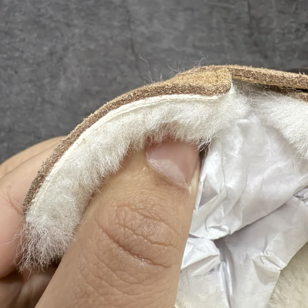 图片[4]-【纯原H版】Birkenstock\\t 勃肯/博肯软木软底全包 半拖 羊毛一体拖鞋 十年ZP代工厂老师傅工艺 纯手工打造原汁原味博肯 市场最强版 没有之一 鞋面设计：选用陸丰A级进口羊皮毛，质地细腻，手感丰满；尺寸间障均匀，柔软，深度保暖；吸湿，进气，排汗 鞋子内里：化质澳洲羔羊皮分子结构可将水蒸气吸进多孔构体中，吸湿性好，透气性极住，保持脚底干爽 鞋底设计：型模EVA极富弹性，加持胎面设计，升级版独家私模，柔软回弹性好，耐折耐磨，防滑防踢 尺码： 35 36 37 38 39 40 41 42 43 44 45-选品中心