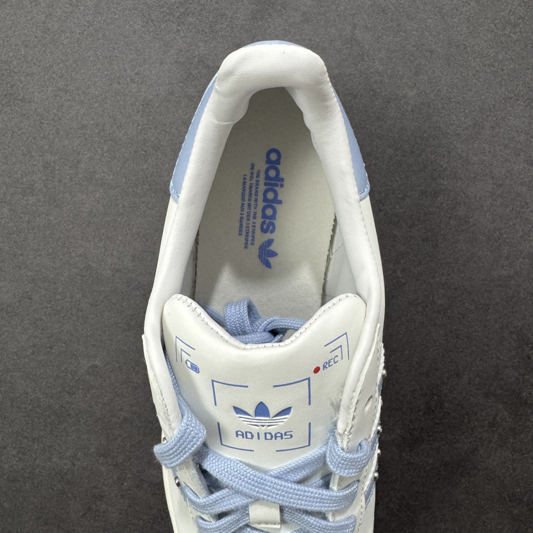 图片[7]-【GX版本】adidas originals Superstar 2 百搭舒适薄底 防滑耐磨 低帮 板鞋 女款 白紫 尺码：35⅓ 36 36⅔ 37⅓ 38 38⅔ 39⅓ 40 货号：JR4506 Superstar系列以贝壳头设计著称，这一标志性元素使其在众多鞋款中脱颖而出。贝壳头不仅具有防撞和保护脚尖的作用，还成为了时尚界的经典符号。作为阿迪达斯经典系列的一部分，Superstar鞋侧常常饰有三叶草标志，彰显品牌身份与品质保证。鞋面采用优质皮革，质感高级且耐磨耐穿。柔软橡胶底则提供了良好的缓震效果和抓地力。Superstar板鞋以其舒适的穿着体验而著称。柔软橡胶底和合理的内部空间设计，使得长时间穿着也不会感到疲劳。简约复古的鞋型搭配贝壳头设计，使得Superstar成为一款百搭鞋款。无论是搭配牛仔裤、休闲裤还是裙子，都能轻松驾驭各种风格。采用优质材质和精湛工艺打造，Superstar板鞋具有出色的耐用性和耐磨性，能够陪伴消费者度过漫长的时光。自诞生以来，Superstar逐渐成为街头潮流文化的代表之一。众多潮人、明星和设计师都钟爱这款鞋款，纷纷将其纳入自己的穿搭中。-选品中心