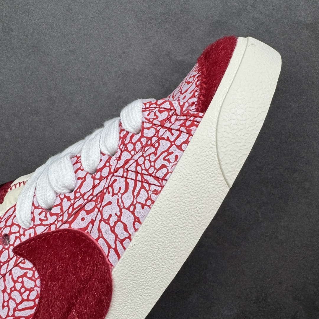 图片[5]-【公司级】Nike Blazer low 77 JUMBO 马年限定开括者大勾低帮休闲板鞋 鞋领采用弹性织物材质打造，方便穿脱的同时，带来舒适的穿着体验。鞋侧巨型大勾，让整双鞋极具复古质感。鞋底采用锯齿状设计，增强抓地力和耐久度 货号：DN2158-105 尺码：36-45-选品中心