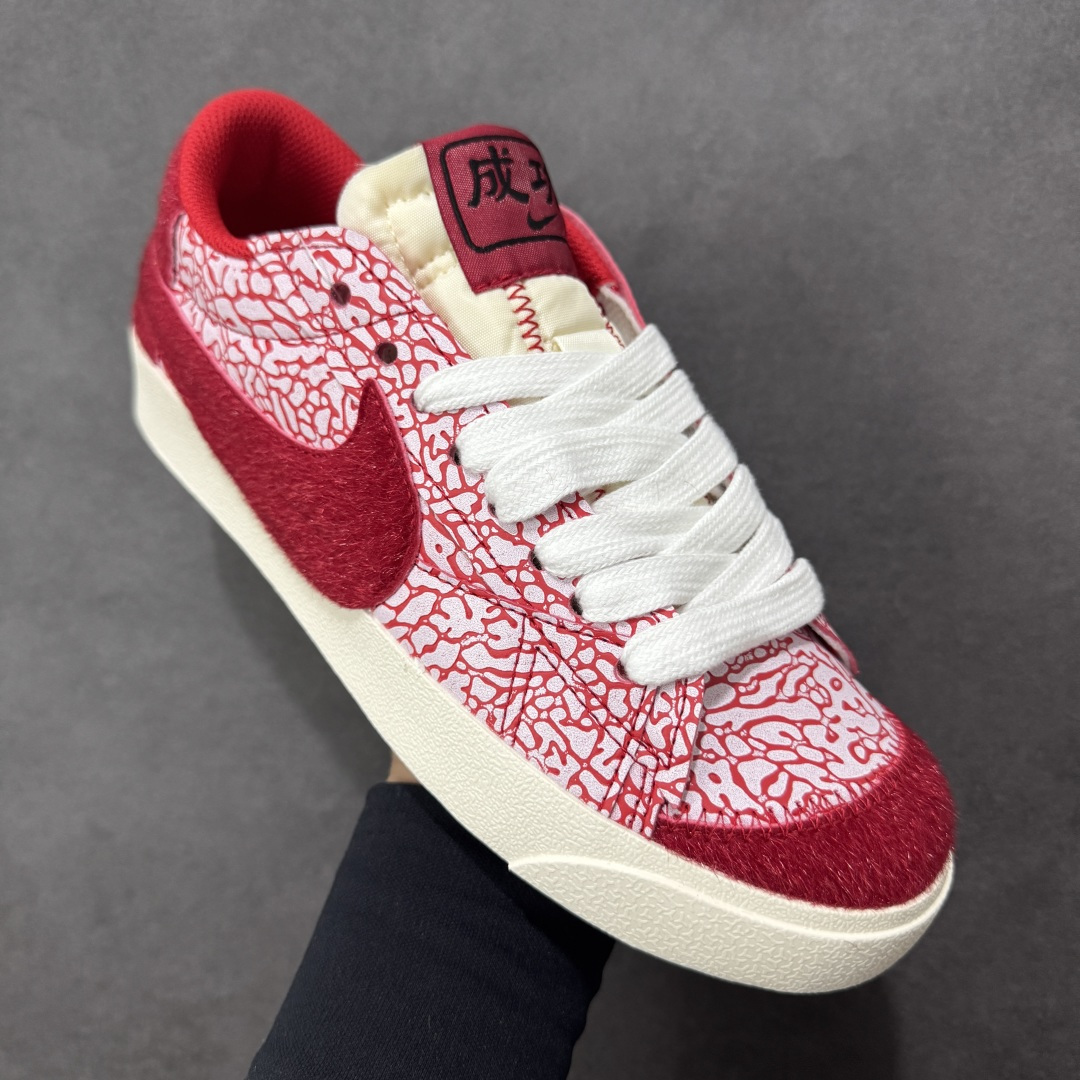 图片[3]-【公司级】Nike Blazer low 77 JUMBO 马年限定开括者大勾低帮休闲板鞋 鞋领采用弹性织物材质打造，方便穿脱的同时，带来舒适的穿着体验。鞋侧巨型大勾，让整双鞋极具复古质感。鞋底采用锯齿状设计，增强抓地力和耐久度 货号：DN2158-105 尺码：36-45-选品中心