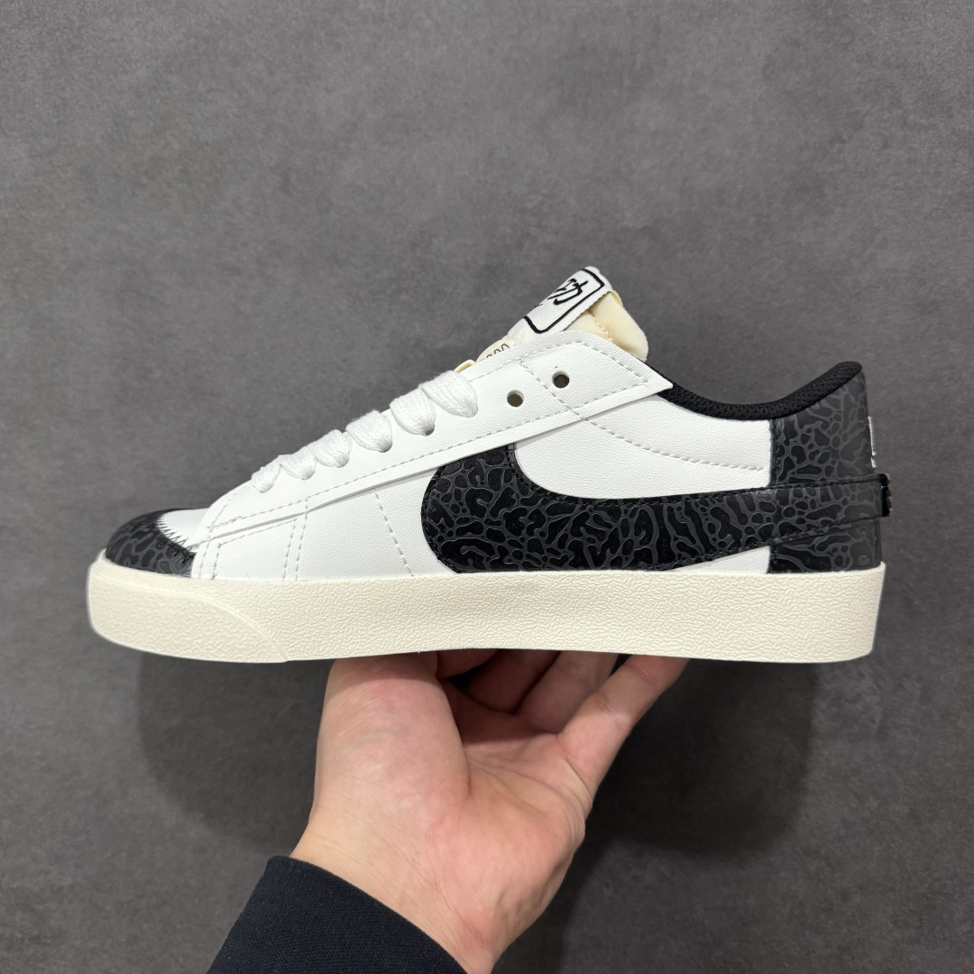 图片[2]-【公司级】Nike Blazer low 77 JUMBO 马年限定开括者大勾低帮休闲板鞋 鞋领采用弹性织物材质打造，方便穿脱的同时，带来舒适的穿着体验。鞋侧巨型大勾，让整双鞋极具复古质感。鞋底采用锯齿状设计，增强抓地力和耐久度 货号：DN2158-102 尺码：36-45-选品中心