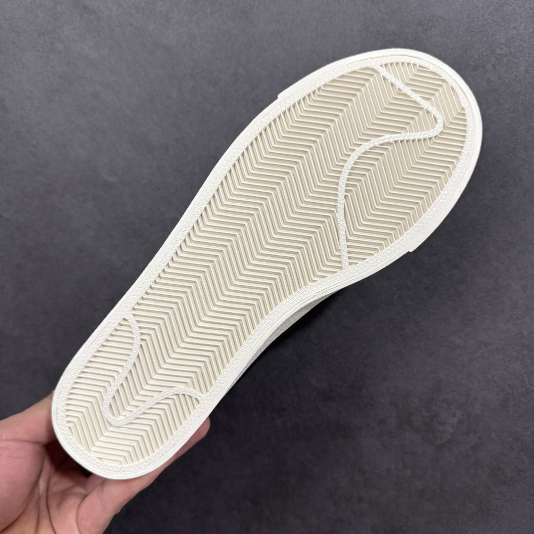 图片[9]-【公司级】Nike Blazer low 77 JUMBO 马年限定开括者大勾低帮休闲板鞋 鞋领采用弹性织物材质打造，方便穿脱的同时，带来舒适的穿着体验。鞋侧巨型大勾，让整双鞋极具复古质感。鞋底采用锯齿状设计，增强抓地力和耐久度 货号：DN2158-102 尺码：36-45-选品中心