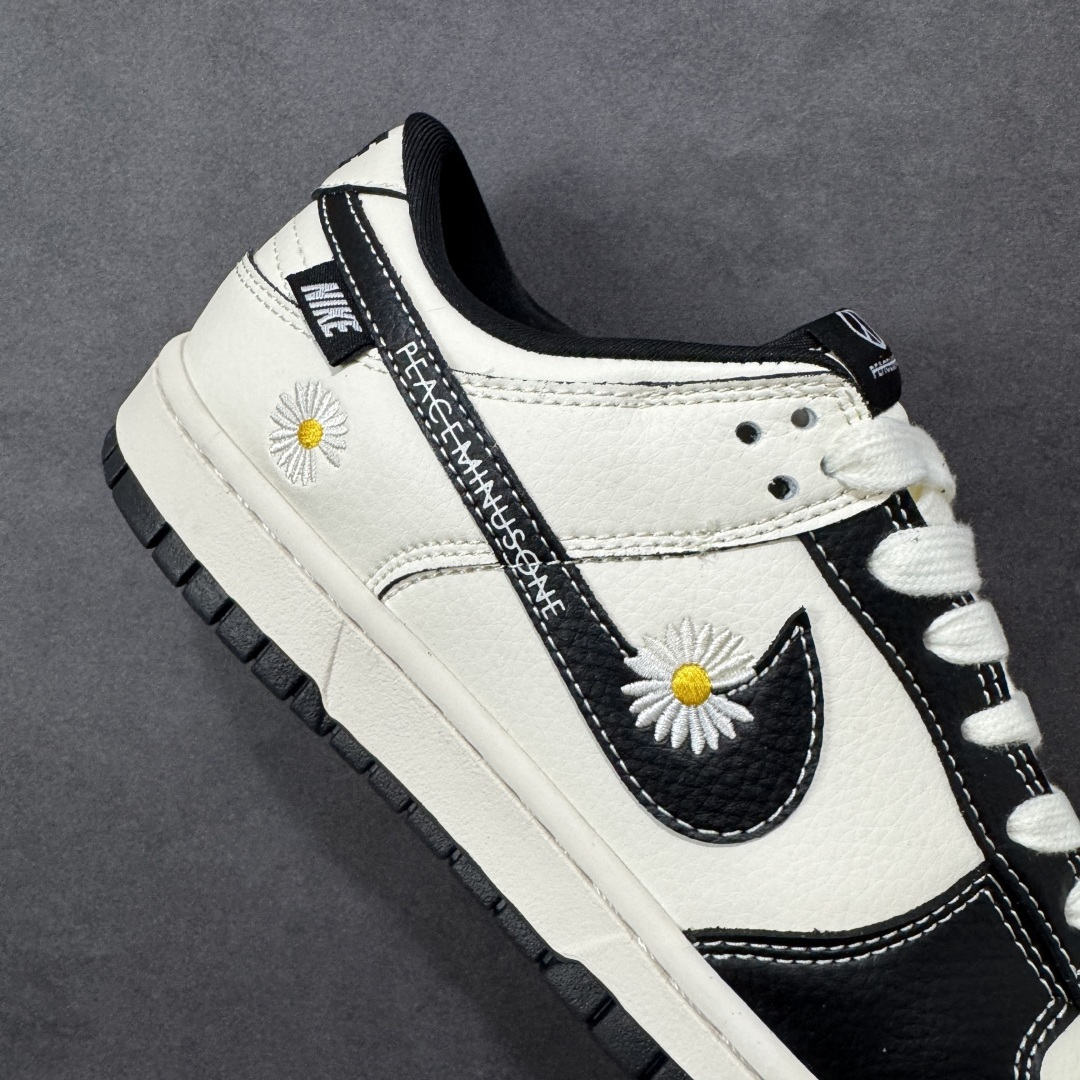 图片[6]-【定制版】Nike SB Dunk Low 小雏菊联名 白黑雏菊刺绣 高端定制 低帮休闲板鞋 #定制鞋盒 大厂纯原品质出货 超高清洁度 皮料切割干净无任何毛边 细节完美 货号：XD1588-245 尺码：36 36.5 37.5 38 38.5 39 40 40.5 41 42 42.5 43 44 44.5 45-选品中心