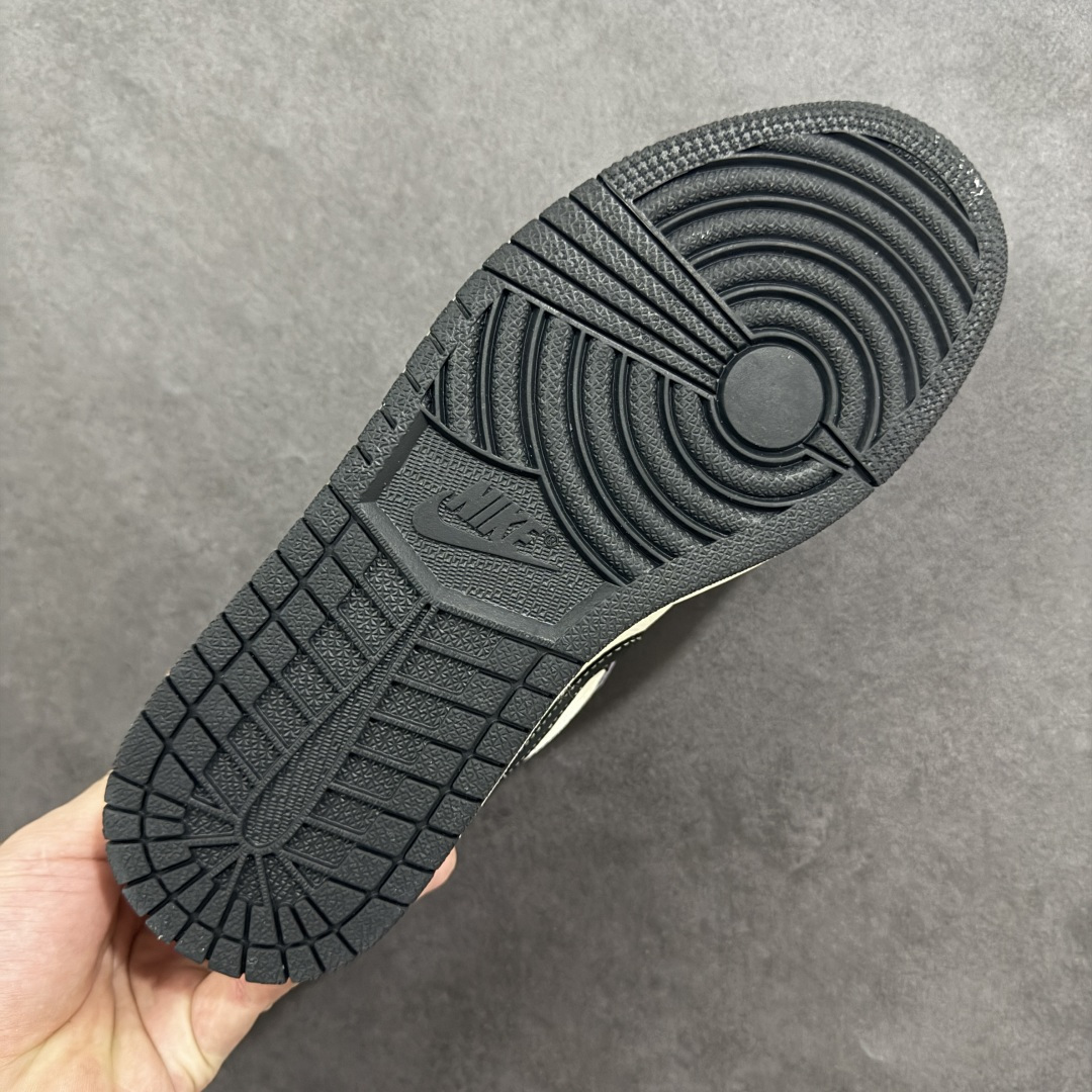 图片[9]-【定制版】Nike Jordan Air Jordan 1“ Supreme联名——米灰黑猪八革” 高端定制 低帮 复古 减震 防滑 耐磨 篮球鞋 定制鞋盒 大厂纯原品质出货 超高清洁度 皮料切割干净无任何毛边 细节完美 货号：QL1988-003 尺码： 36 36.5 37.5 38 38.5 39 40 40.5 41 42 42.5 43 44 44.5 45-选品中心