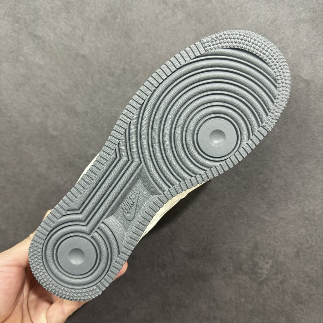 图片[9]-【定制版】NIke Air Force 1 \’07 Low “北面联名-米灰网格”空军一号 低帮 运动鞋 休闲鞋 折边针车 工艺难度大 原楦头原纸板 原装鞋盒 定制五金配件 内置全掌气垫 原厂鞋底 货号：JP8028-058 尺码：36 36.5 37.5 38 38.5 39 40 40.5 41 42 42.5 43 44 44.5 45-选品中心