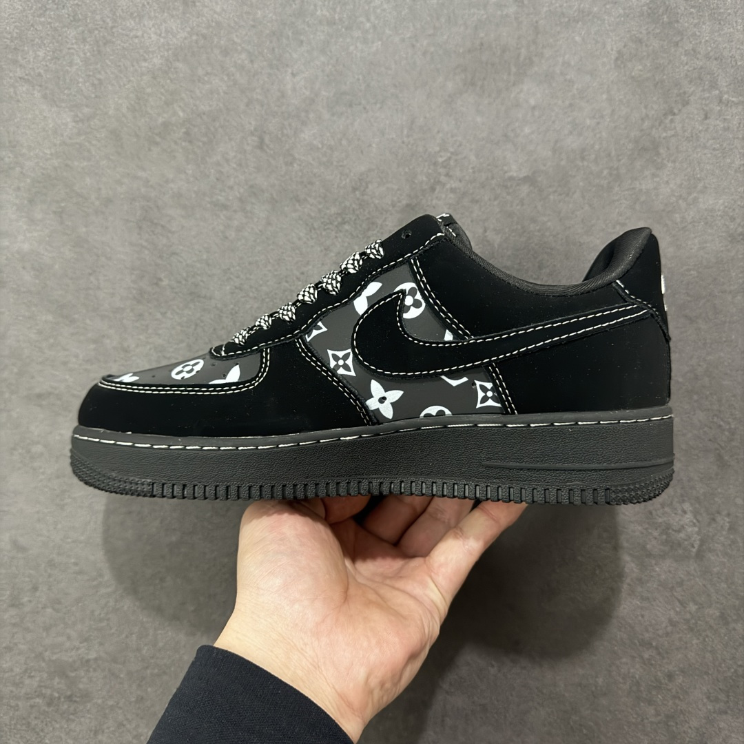 图片[2]-【定制版】NIke Air Force 1 \’07 Low “LV联名——灰黑印花”空军一号 低帮 运动鞋 休闲鞋 折边针车 工艺难度大 原楦头原纸板 原装鞋盒 定制五金配件 内置全掌气垫 原厂鞋底 货号：XL1979-126 尺码：36 36.5 37.5 38 38.5 39 40 40.5 41 42 42.5 43 44 44.5 45 编码：HXSA310320-选品中心