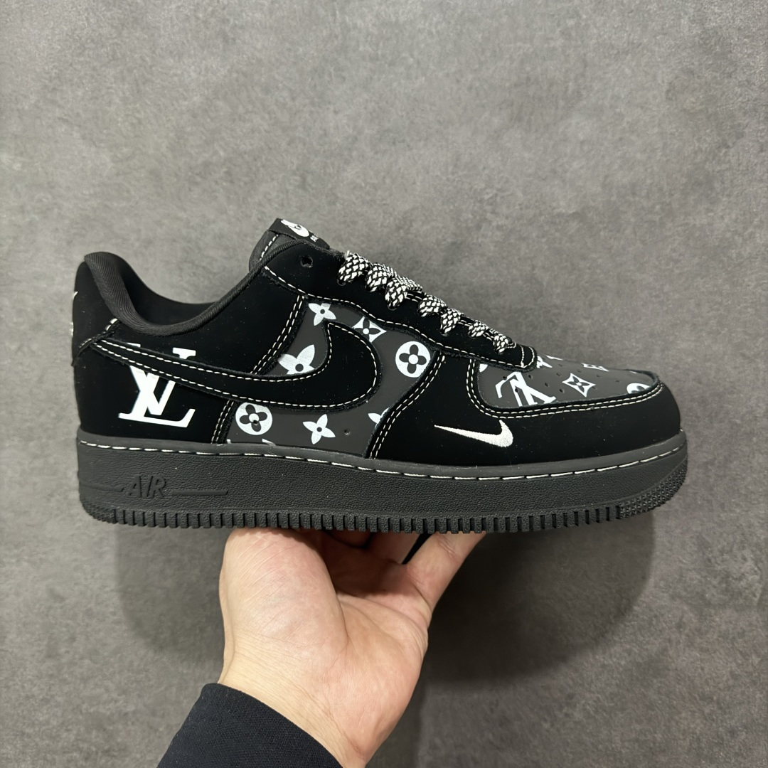 【定制版】NIke Air Force 1 \'07 Low “LV联名——灰黑印花”空军一号 低帮 运动鞋 休闲鞋 折边针车 工艺难度大 原楦头原纸板 原装鞋盒 定制五金配件 内置全掌气垫 原厂鞋底 货号：XL1979-126 尺码：36 36.5 37.5 38 38.5 39 40 40.5 41 42 42.5 43 44 44.5 45 编码：HXSA310320-选品中心