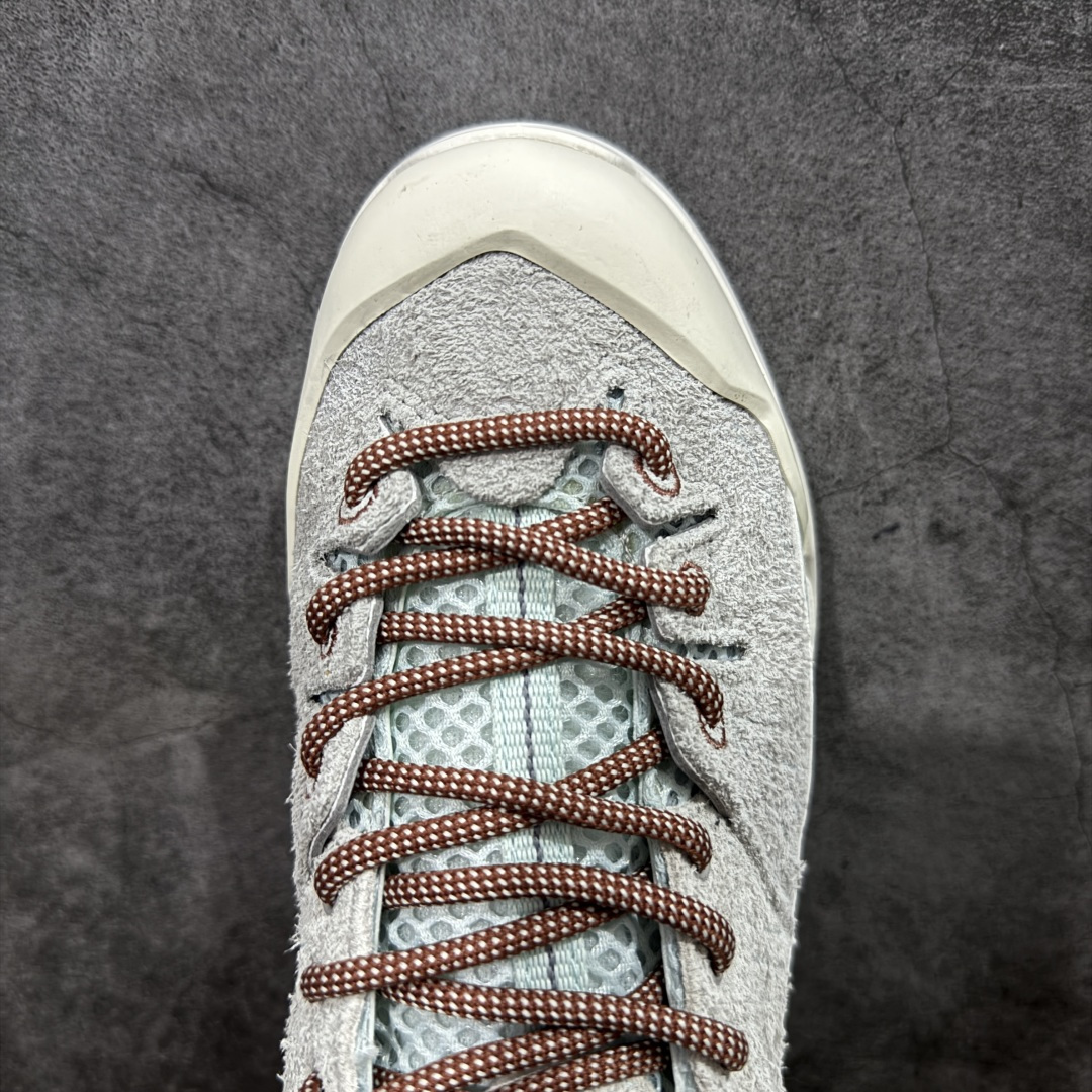 图片[5]-【W1版本】SALOMON萨洛蒙 X-ALP SUEDE 舒适百搭减震包裹性透气 低帮跑步鞋 男女同款 浅灰色 477251 原版购入开发 做货 原版进口牛皮+透气网面 进口透气网里 原版开模防滑橡胶大底 中底搭载全掌玻璃纤维能量板和超厚弹性泡沫中底，跑动时推进力十足，缓震回馈很强，日常通勤或训练都很稳 鞋身长毛牛猄皮面设计，内层材质透气网面 穿着舒适度好 尺码： 36 36.5 37.5 38 38.5 39 40 440.5 41 42 42.5 43 44 44.5 45-选品中心