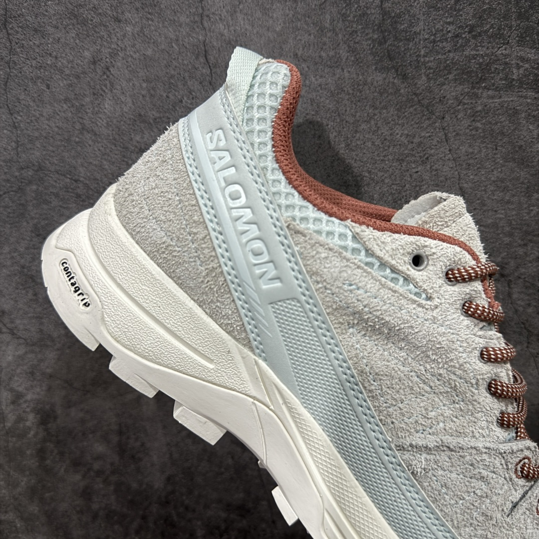 图片[7]-【W1版本】SALOMON萨洛蒙 X-ALP SUEDE 舒适百搭减震包裹性透气 低帮跑步鞋 男女同款 浅灰色 477251 原版购入开发 做货 原版进口牛皮+透气网面 进口透气网里 原版开模防滑橡胶大底 中底搭载全掌玻璃纤维能量板和超厚弹性泡沫中底，跑动时推进力十足，缓震回馈很强，日常通勤或训练都很稳 鞋身长毛牛猄皮面设计，内层材质透气网面 穿着舒适度好 尺码： 36 36.5 37.5 38 38.5 39 40 440.5 41 42 42.5 43 44 44.5 45-选品中心