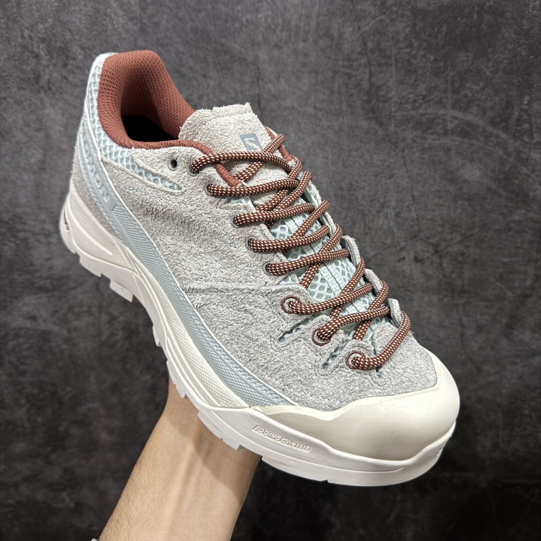 图片[3]-【W1版本】SALOMON萨洛蒙 X-ALP SUEDE 舒适百搭减震包裹性透气 低帮跑步鞋 男女同款 浅灰色 477251 原版购入开发 做货 原版进口牛皮+透气网面 进口透气网里 原版开模防滑橡胶大底 中底搭载全掌玻璃纤维能量板和超厚弹性泡沫中底，跑动时推进力十足，缓震回馈很强，日常通勤或训练都很稳 鞋身长毛牛猄皮面设计，内层材质透气网面 穿着舒适度好 尺码： 36 36.5 37.5 38 38.5 39 40 440.5 41 42 42.5 43 44 44.5 45-选品中心