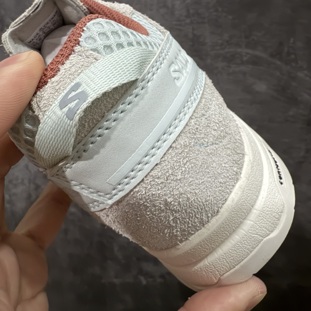 图片[2]-【W1版本】SALOMON萨洛蒙 X-ALP SUEDE 舒适百搭减震包裹性透气 低帮跑步鞋 男女同款 浅灰色 477251 原版购入开发 做货 原版进口牛皮+透气网面 进口透气网里 原版开模防滑橡胶大底 中底搭载全掌玻璃纤维能量板和超厚弹性泡沫中底，跑动时推进力十足，缓震回馈很强，日常通勤或训练都很稳 鞋身长毛牛猄皮面设计，内层材质透气网面 穿着舒适度好 尺码： 36 36.5 37.5 38 38.5 39 40 440.5 41 42 42.5 43 44 44.5 45-选品中心