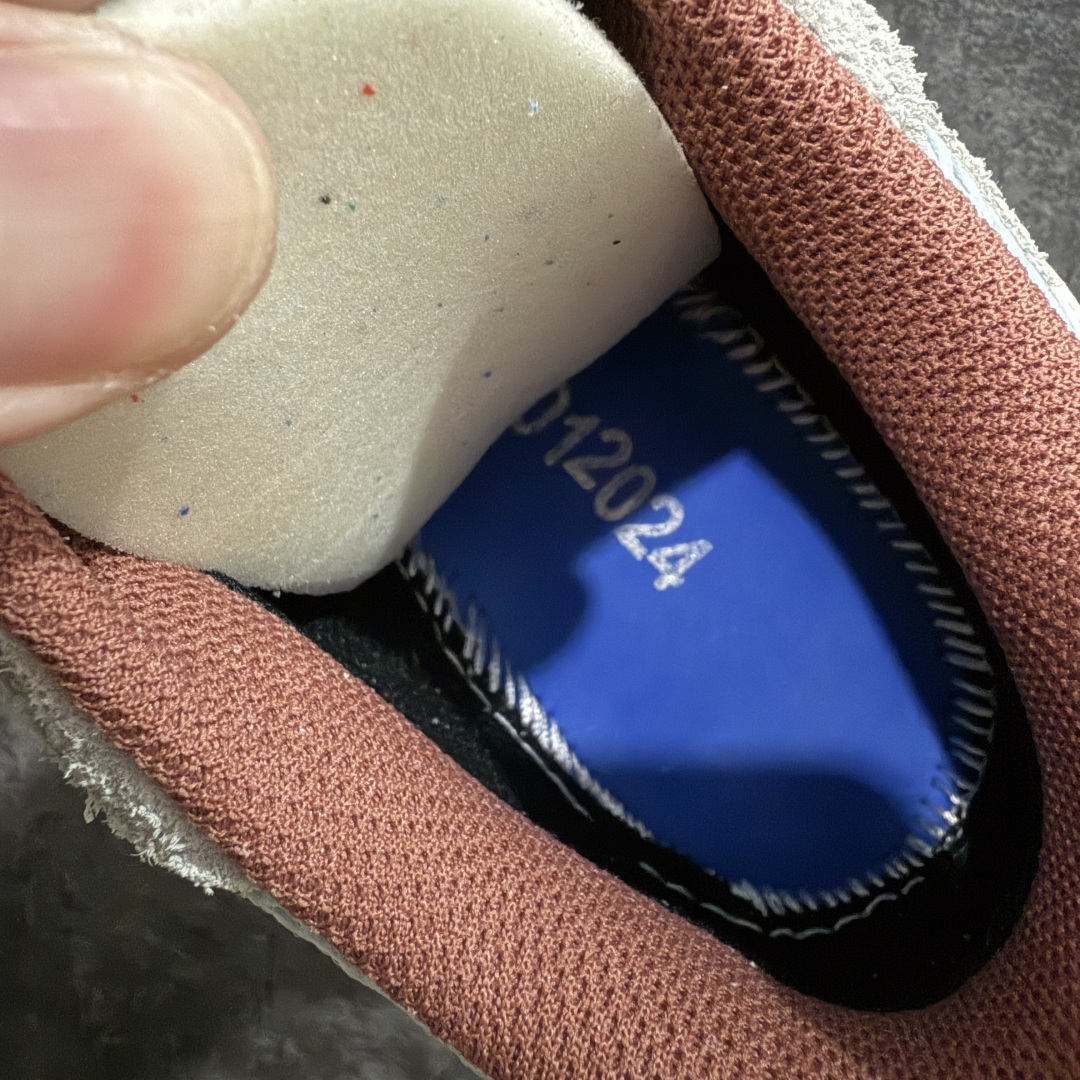 图片[8]-【W1版本】SALOMON萨洛蒙 X-ALP SUEDE 舒适百搭减震包裹性透气 低帮跑步鞋 男女同款 浅灰色 477251 原版购入开发 做货 原版进口牛皮+透气网面 进口透气网里 原版开模防滑橡胶大底 中底搭载全掌玻璃纤维能量板和超厚弹性泡沫中底，跑动时推进力十足，缓震回馈很强，日常通勤或训练都很稳 鞋身长毛牛猄皮面设计，内层材质透气网面 穿着舒适度好 尺码： 36 36.5 37.5 38 38.5 39 40 440.5 41 42 42.5 43 44 44.5 45-选品中心