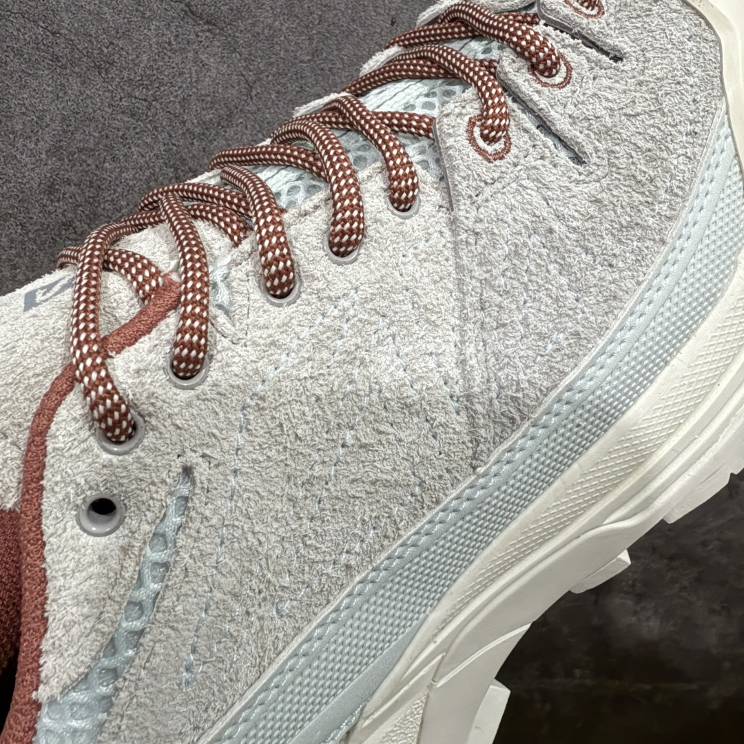 图片[4]-【W1版本】SALOMON萨洛蒙 X-ALP SUEDE 舒适百搭减震包裹性透气 低帮跑步鞋 男女同款 浅灰色 477251 原版购入开发 做货 原版进口牛皮+透气网面 进口透气网里 原版开模防滑橡胶大底 中底搭载全掌玻璃纤维能量板和超厚弹性泡沫中底，跑动时推进力十足，缓震回馈很强，日常通勤或训练都很稳 鞋身长毛牛猄皮面设计，内层材质透气网面 穿着舒适度好 尺码： 36 36.5 37.5 38 38.5 39 40 440.5 41 42 42.5 43 44 44.5 45-选品中心