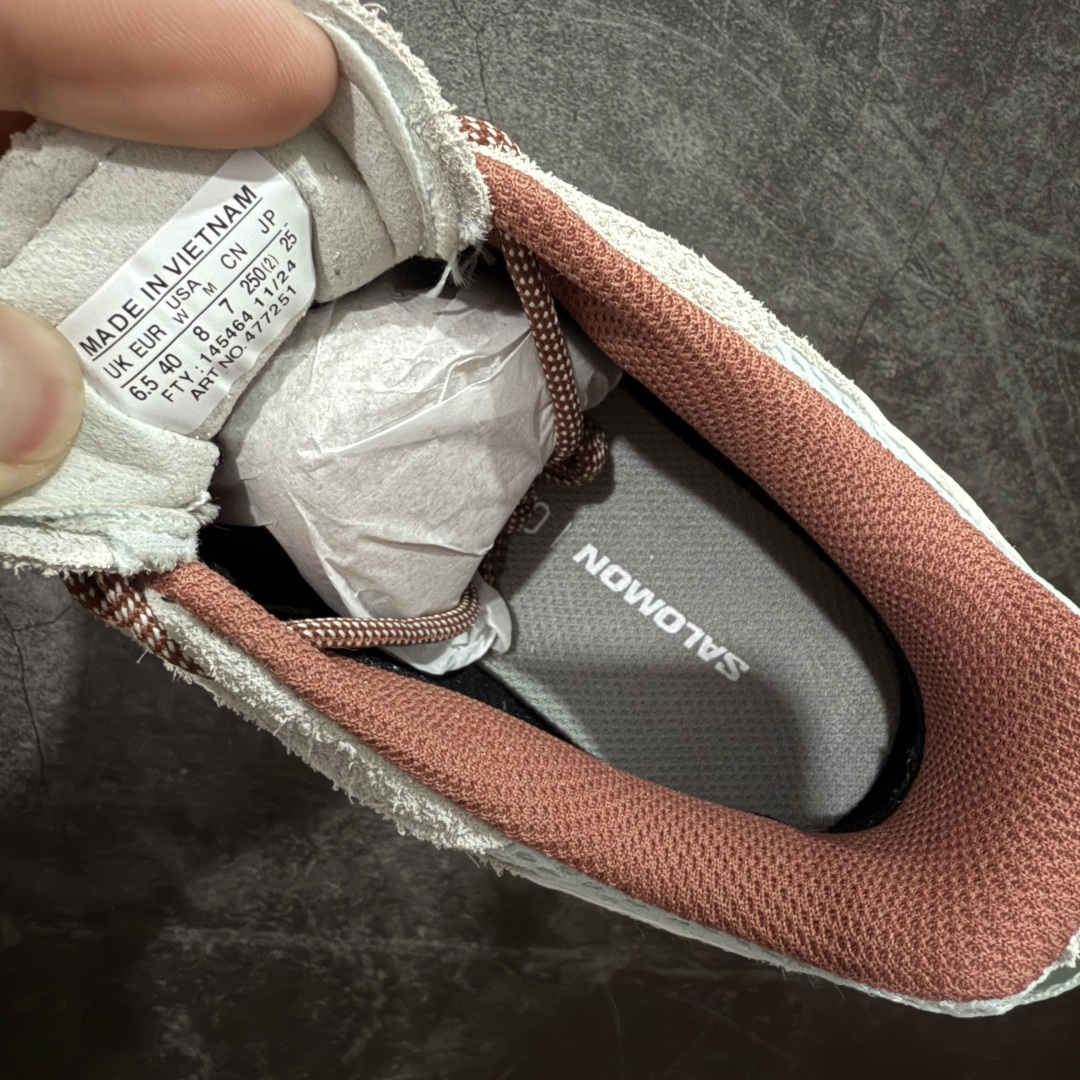 图片[7]-【W1版本】SALOMON萨洛蒙 X-ALP SUEDE 舒适百搭减震包裹性透气 低帮跑步鞋 男女同款 浅灰色 477251 原版购入开发 做货 原版进口牛皮+透气网面 进口透气网里 原版开模防滑橡胶大底 中底搭载全掌玻璃纤维能量板和超厚弹性泡沫中底，跑动时推进力十足，缓震回馈很强，日常通勤或训练都很稳 鞋身长毛牛猄皮面设计，内层材质透气网面 穿着舒适度好 尺码： 36 36.5 37.5 38 38.5 39 40 440.5 41 42 42.5 43 44 44.5 45-选品中心