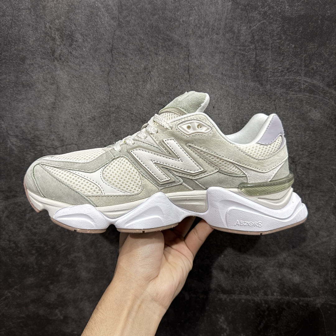 图片[2]-【公司级】 New Balance NB9060 联名款 复古休闲运动慢跑鞋 灰绿色 U9060AUC 全套原楦原纸板原厂数据开发 进口三明治网面 原装进口翻毛皮料正确绒感卡色 正确中底拉帮中底网布细节 原厂标裁 带紫光防伪 定制后跟透明水晶模块 冲裁组合 大底贴合程度胶水上色把控完美 整洁度挑战全网艺术家 多道序QC把关品质完善 匠心打造 耗时两个月开发完成 工艺极其复杂难度可想而知 新开独立私模大底 全网唯一正确六层组合大底 高端零售专供产物 尺码：36 37 37.5 38 38.5 39 40 40.5 41 42 42.5 43 44 45 46.5-选品中心