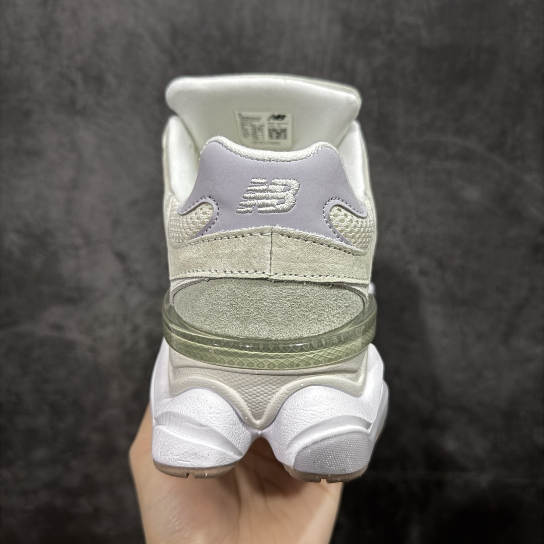 图片[4]-【公司级】 New Balance NB9060 联名款 复古休闲运动慢跑鞋 灰绿色 U9060AUC 全套原楦原纸板原厂数据开发 进口三明治网面 原装进口翻毛皮料正确绒感卡色 正确中底拉帮中底网布细节 原厂标裁 带紫光防伪 定制后跟透明水晶模块 冲裁组合 大底贴合程度胶水上色把控完美 整洁度挑战全网艺术家 多道序QC把关品质完善 匠心打造 耗时两个月开发完成 工艺极其复杂难度可想而知 新开独立私模大底 全网唯一正确六层组合大底 高端零售专供产物 尺码：36 37 37.5 38 38.5 39 40 40.5 41 42 42.5 43 44 45 46.5-选品中心