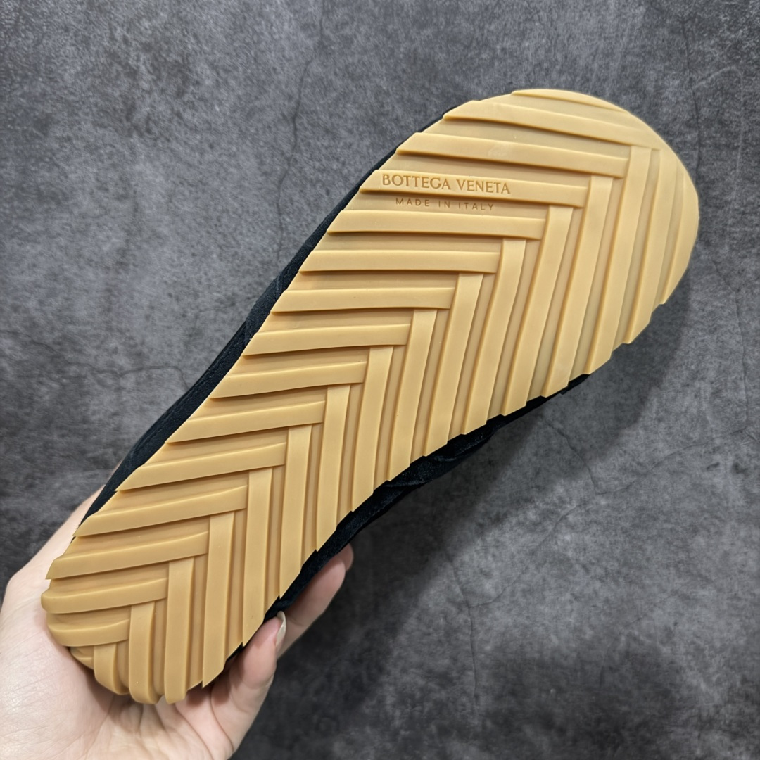 图片[9]-【纯原S版】BOTTEGA VENETA Orbit Runner BV葆蝶家时尚休闲王一博同款老爹鞋运动鞋 原版开发 一比一打造 相似度百分之99以上 市场一梯队级别品质 区别市场任何标文顶级品质版本 采用轻质科技网布面料 搭配几何图案设计橡胶外底 王炸系列 高版本 认准套包工艺 实际增高很多哦 还是一样显腿细非常nice 耐玩耐造 对标对版 套包鞋工艺 认准高版本 大底选用拼色TPU大底 配置原版包装 尺码：36 37 38 39 40 41 42 43 44 45 46 47-选品中心