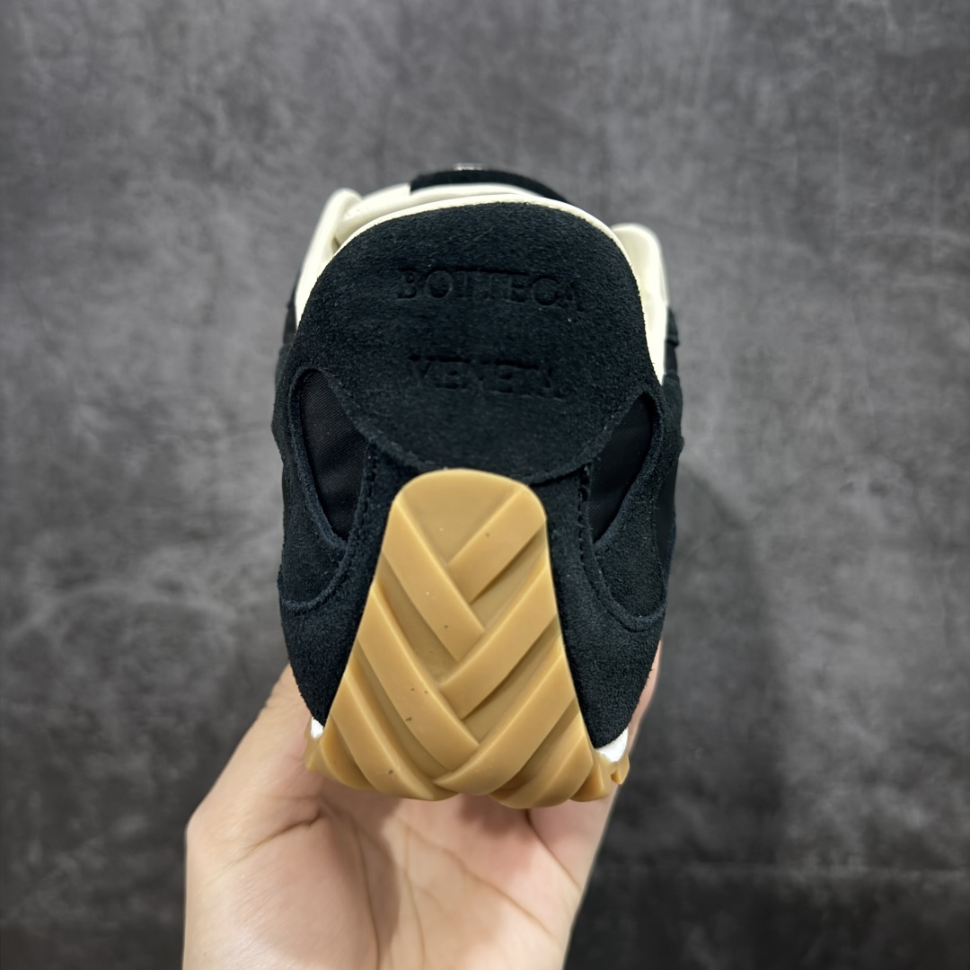 图片[4]-【纯原S版】BOTTEGA VENETA Orbit Runner BV葆蝶家时尚休闲王一博同款老爹鞋运动鞋 原版开发 一比一打造 相似度百分之99以上 市场一梯队级别品质 区别市场任何标文顶级品质版本 采用轻质科技网布面料 搭配几何图案设计橡胶外底 王炸系列 高版本 认准套包工艺 实际增高很多哦 还是一样显腿细非常nice 耐玩耐造 对标对版 套包鞋工艺 认准高版本 大底选用拼色TPU大底 配置原版包装 尺码：36 37 38 39 40 41 42 43 44 45 46 47-选品中心