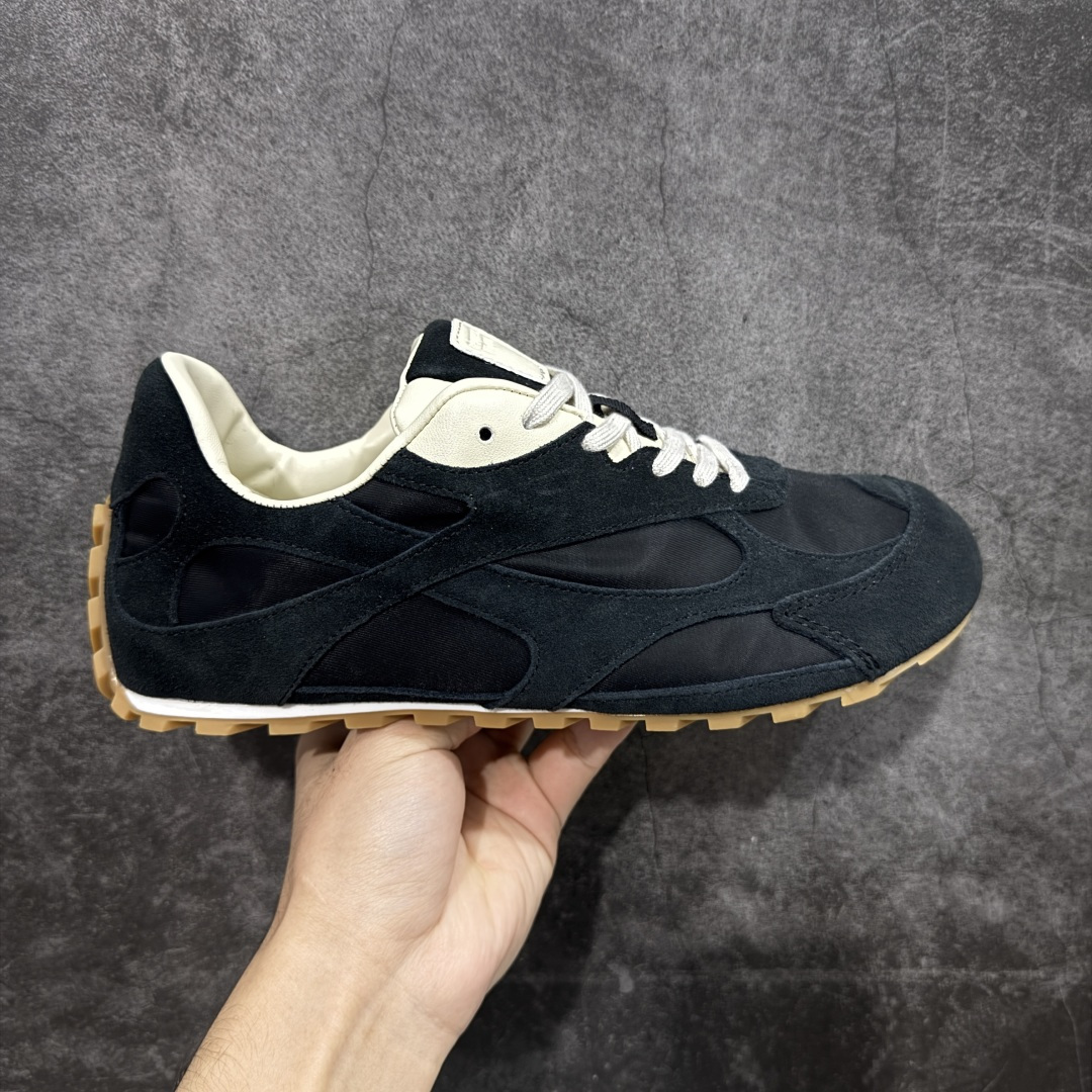 【纯原S版】BOTTEGA VENETA Orbit Runner BV葆蝶家时尚休闲王一博同款老爹鞋运动鞋 原版开发 一比一打造 相似度百分之99以上 市场一梯队级别品质 区别市场任何标文顶级品质版本 采用轻质科技网布面料 搭配几何图案设计橡胶外底 王炸系列 高版本 认准套包工艺 实际增高很多哦 还是一样显腿细非常nice 耐玩耐造 对标对版 套包鞋工艺 认准高版本 大底选用拼色TPU大底 配置原版包装 尺码：36 37 38 39 40 41 42 43 44 45 46 47-选品中心