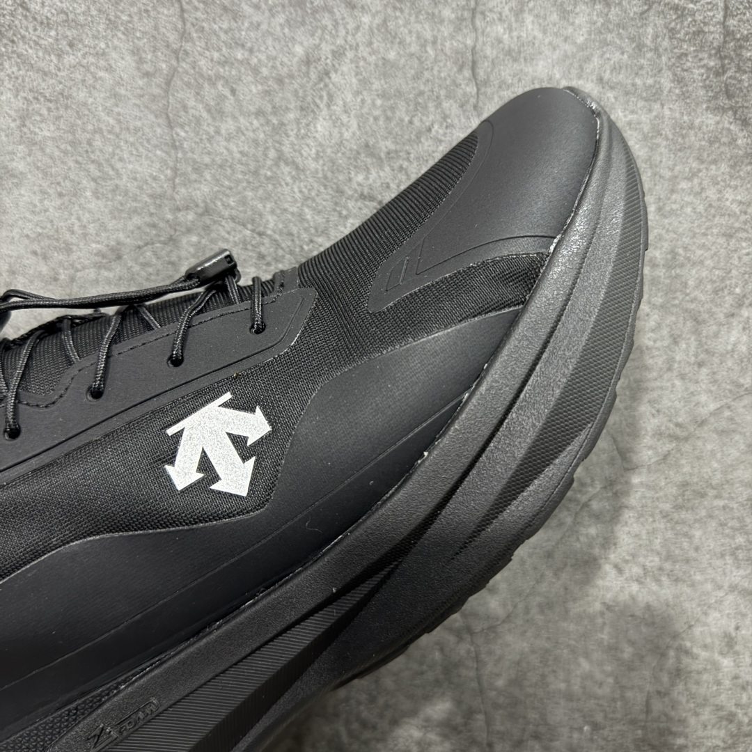 图片[6]-【公司级】迪桑特DESCENTE Enerzite Lavitate Trail 舒适百搭通勤 外底加深橡胶跑步鞋 男款 官方爆款在售 高品质正确细节 DESCENTE（迪桑特）创立于1935年，品牌名取自法语词汇，意为“滑降”。品牌箭头标识代表滑雪的三种技术“高速直线滑行”、“穿越”和“侧滑”，也寓意品牌在打造高端专业运动产品中不断追求完美的创新精神，致力于成为中国高端专业滑雪、综训、女子、铁人三项、高尔夫的第一品牌。 尺码：39-45-选品中心