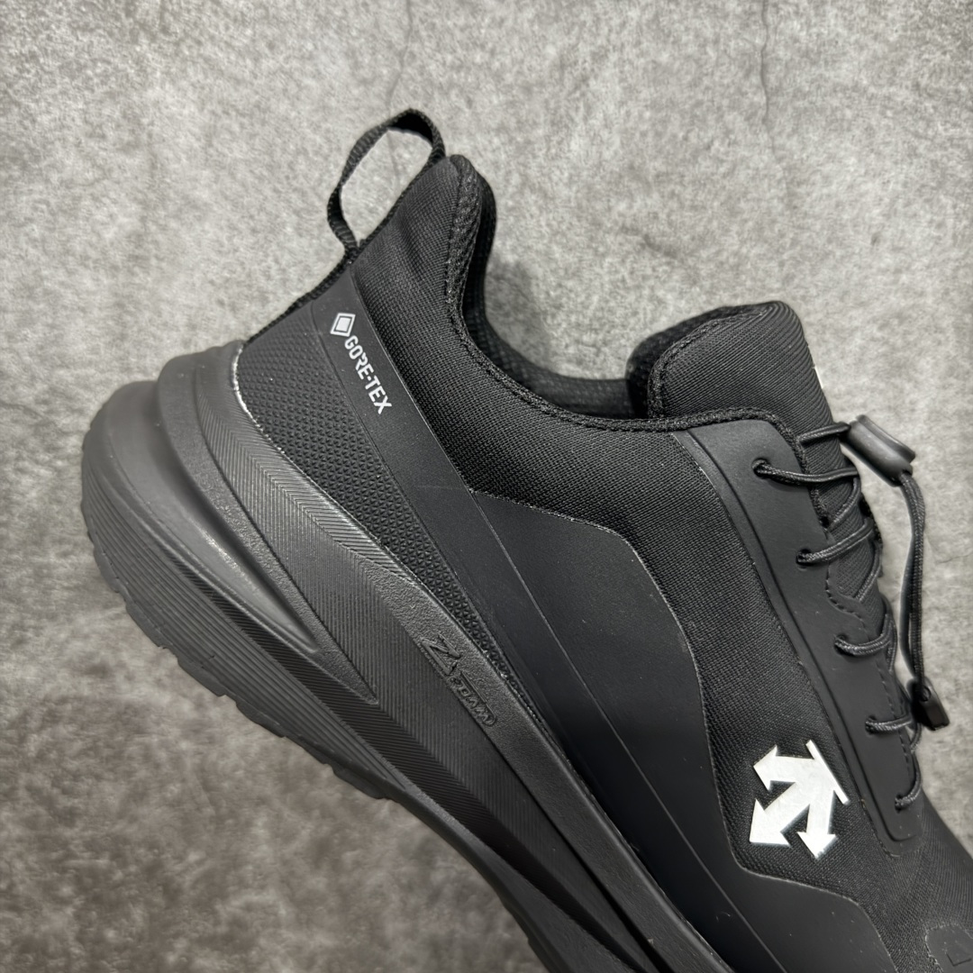 图片[7]-【公司级】迪桑特DESCENTE Enerzite Lavitate Trail 舒适百搭通勤 外底加深橡胶跑步鞋 男款 官方爆款在售 高品质正确细节 DESCENTE（迪桑特）创立于1935年，品牌名取自法语词汇，意为“滑降”。品牌箭头标识代表滑雪的三种技术“高速直线滑行”、“穿越”和“侧滑”，也寓意品牌在打造高端专业运动产品中不断追求完美的创新精神，致力于成为中国高端专业滑雪、综训、女子、铁人三项、高尔夫的第一品牌。 尺码：39-45-选品中心