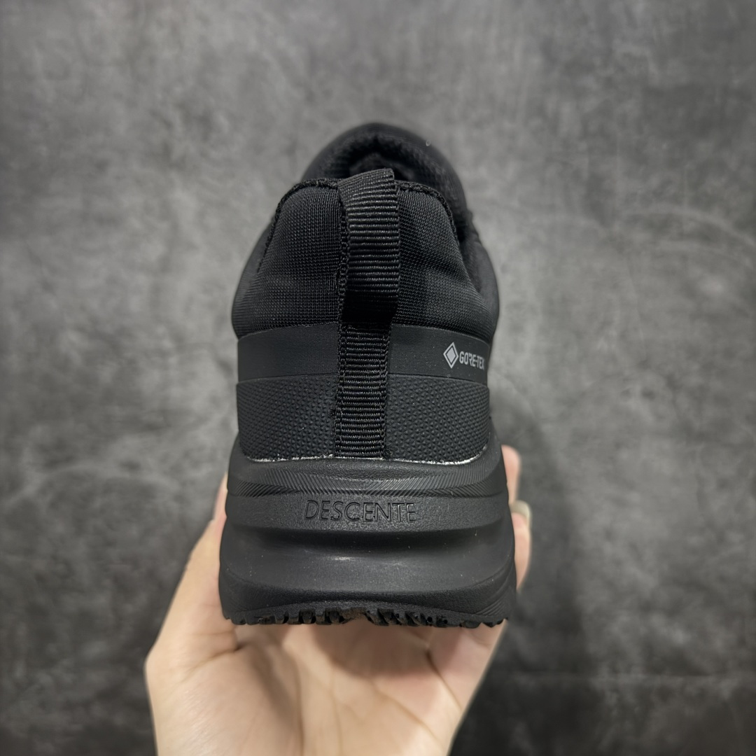 图片[4]-【公司级】迪桑特DESCENTE Enerzite Lavitate Trail 舒适百搭通勤 外底加深橡胶跑步鞋 男款 官方爆款在售 高品质正确细节 DESCENTE（迪桑特）创立于1935年，品牌名取自法语词汇，意为“滑降”。品牌箭头标识代表滑雪的三种技术“高速直线滑行”、“穿越”和“侧滑”，也寓意品牌在打造高端专业运动产品中不断追求完美的创新精神，致力于成为中国高端专业滑雪、综训、女子、铁人三项、高尔夫的第一品牌。 尺码：39-45-选品中心