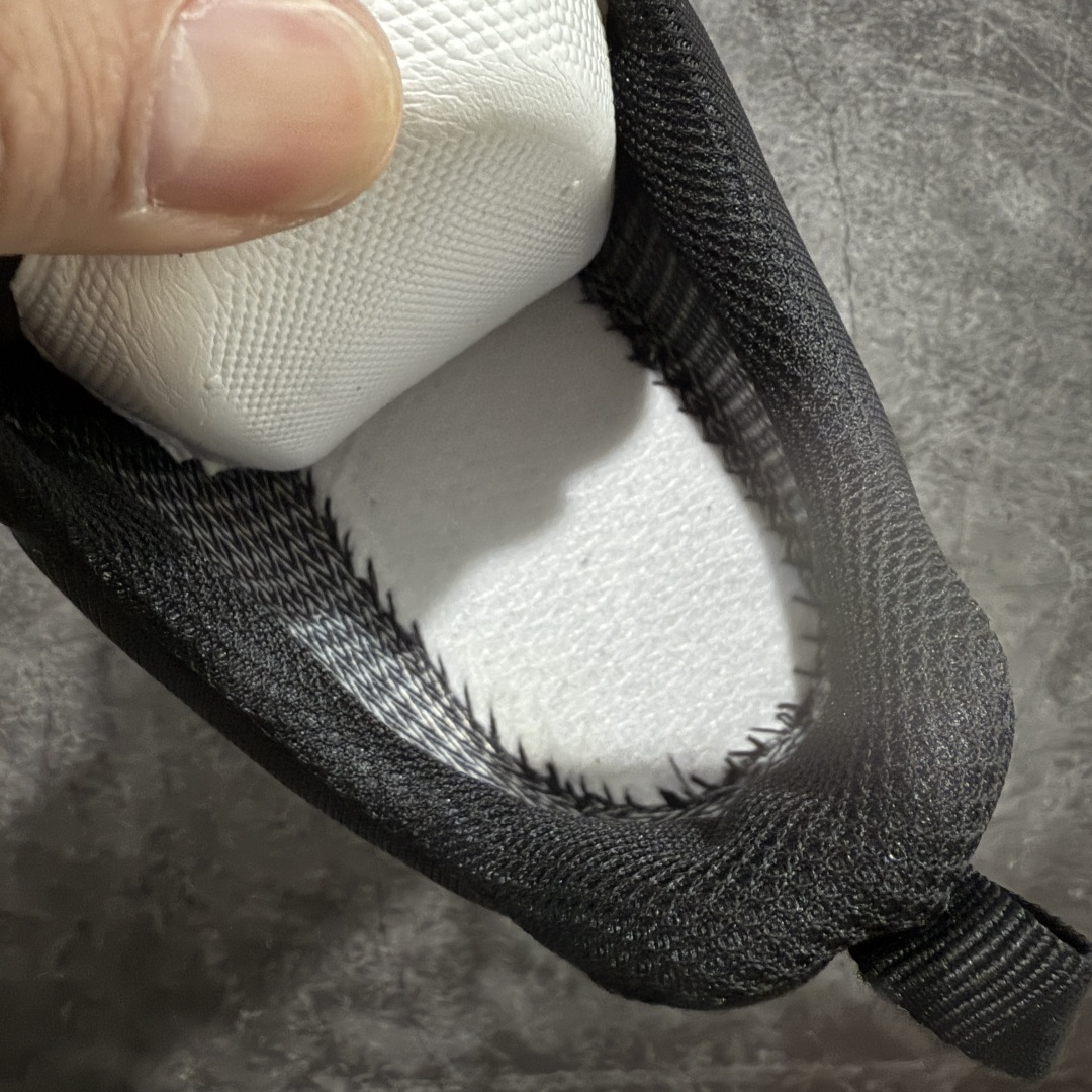 图片[8]-【公司级】迪桑特DESCENTE Enerzite Lavitate Trail 舒适百搭通勤 外底加深橡胶跑步鞋 男款 官方爆款在售 高品质正确细节 DESCENTE（迪桑特）创立于1935年，品牌名取自法语词汇，意为“滑降”。品牌箭头标识代表滑雪的三种技术“高速直线滑行”、“穿越”和“侧滑”，也寓意品牌在打造高端专业运动产品中不断追求完美的创新精神，致力于成为中国高端专业滑雪、综训、女子、铁人三项、高尔夫的第一品牌。 尺码：39-45-选品中心