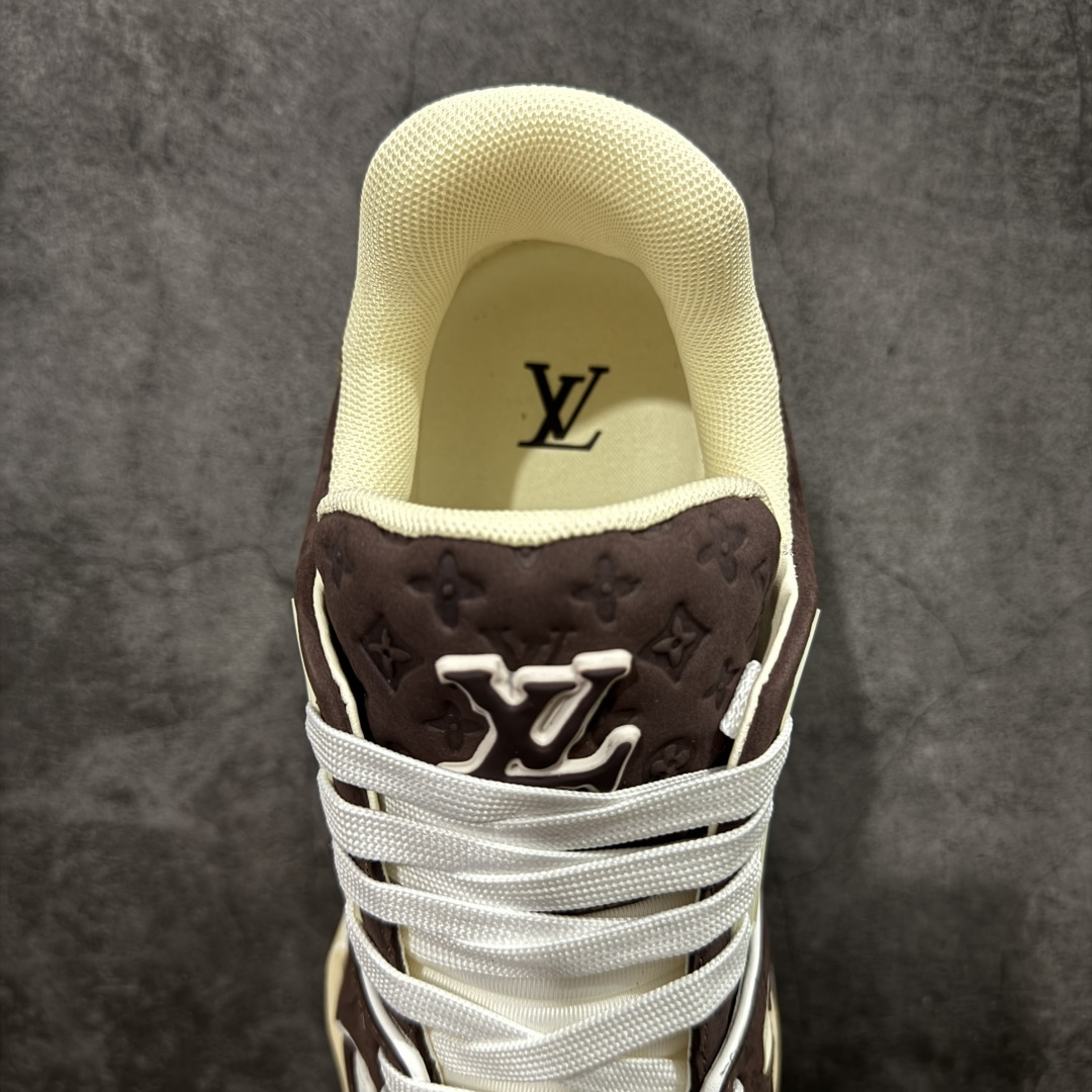图片[8]-【莞产YS版本】Louis Vuitton Trainer lv时装走秀运动鞋 完美鞋型超高的清洁度 零毛边线头瑕疵 全套原楦原纸版原鞋开模 全网最具灵魂的版型 正确原装黄色鞋盒 正确中底印花 鞋面印花3D高频深度立体 全鞋电脑针车 紧密相连 针距密度一致 环保乳胶注塑鞋垫 厚度脚感还原原版 皮面裁剪部位 统一油边封口工艺 原装橡胶大底含胶量大底组合零偏差 专柜全套包装 防尘袋 说明书 质保卡 尺码： 39 40 41 42 43 44 45-选品中心