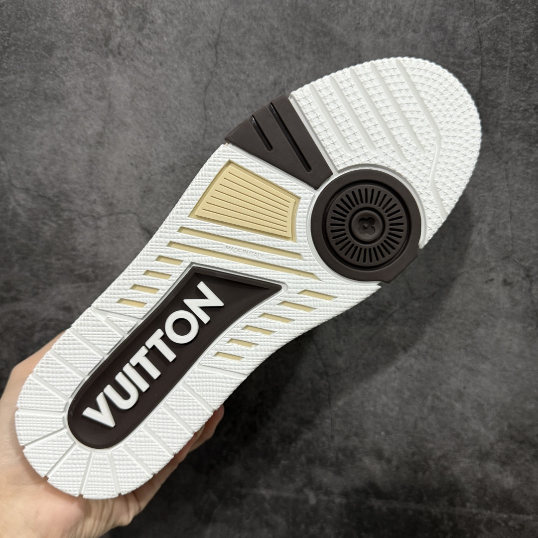 图片[9]-【莞产YS版本】Louis Vuitton Trainer lv时装走秀运动鞋 完美鞋型超高的清洁度 零毛边线头瑕疵 全套原楦原纸版原鞋开模 全网最具灵魂的版型 正确原装黄色鞋盒 正确中底印花 鞋面印花3D高频深度立体 全鞋电脑针车 紧密相连 针距密度一致 环保乳胶注塑鞋垫 厚度脚感还原原版 皮面裁剪部位 统一油边封口工艺 原装橡胶大底含胶量大底组合零偏差 专柜全套包装 防尘袋 说明书 质保卡 尺码： 39 40 41 42 43 44 45-选品中心