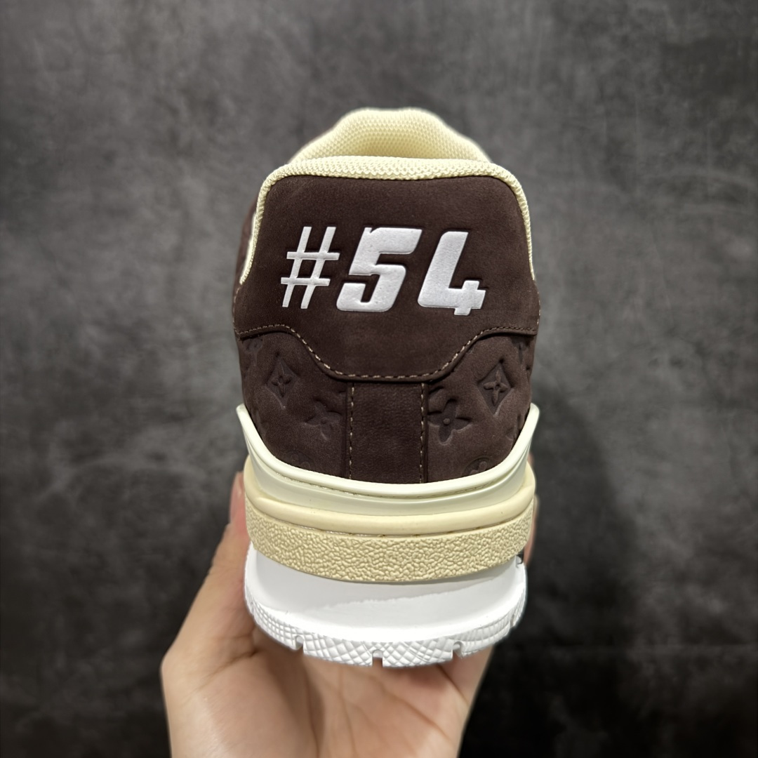 图片[4]-【莞产YS版本】Louis Vuitton Trainer lv时装走秀运动鞋 完美鞋型超高的清洁度 零毛边线头瑕疵 全套原楦原纸版原鞋开模 全网最具灵魂的版型 正确原装黄色鞋盒 正确中底印花 鞋面印花3D高频深度立体 全鞋电脑针车 紧密相连 针距密度一致 环保乳胶注塑鞋垫 厚度脚感还原原版 皮面裁剪部位 统一油边封口工艺 原装橡胶大底含胶量大底组合零偏差 专柜全套包装 防尘袋 说明书 质保卡 尺码： 39 40 41 42 43 44 45-选品中心