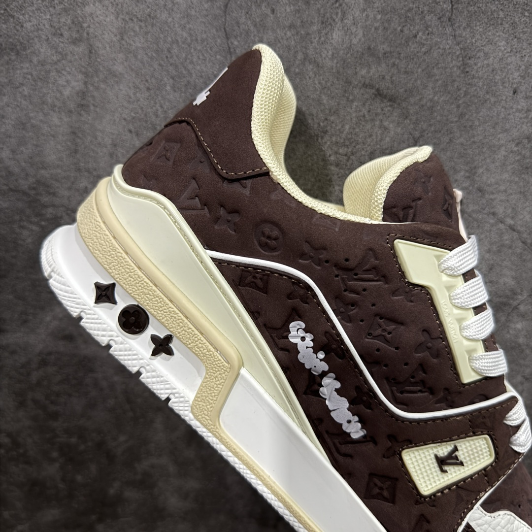 图片[7]-【莞产YS版本】Louis Vuitton Trainer lv时装走秀运动鞋 完美鞋型超高的清洁度 零毛边线头瑕疵 全套原楦原纸版原鞋开模 全网最具灵魂的版型 正确原装黄色鞋盒 正确中底印花 鞋面印花3D高频深度立体 全鞋电脑针车 紧密相连 针距密度一致 环保乳胶注塑鞋垫 厚度脚感还原原版 皮面裁剪部位 统一油边封口工艺 原装橡胶大底含胶量大底组合零偏差 专柜全套包装 防尘袋 说明书 质保卡 尺码： 39 40 41 42 43 44 45-选品中心