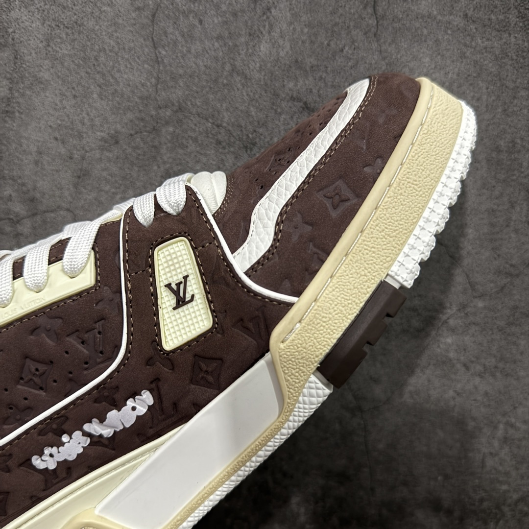 图片[6]-【莞产YS版本】Louis Vuitton Trainer lv时装走秀运动鞋 完美鞋型超高的清洁度 零毛边线头瑕疵 全套原楦原纸版原鞋开模 全网最具灵魂的版型 正确原装黄色鞋盒 正确中底印花 鞋面印花3D高频深度立体 全鞋电脑针车 紧密相连 针距密度一致 环保乳胶注塑鞋垫 厚度脚感还原原版 皮面裁剪部位 统一油边封口工艺 原装橡胶大底含胶量大底组合零偏差 专柜全套包装 防尘袋 说明书 质保卡 尺码： 39 40 41 42 43 44 45-选品中心