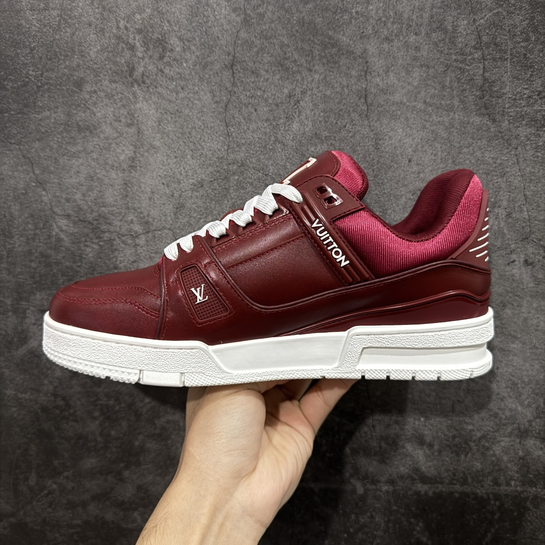 图片[2]-【莞产YS版本】Louis Vuitton Trainer lv时装走秀运动鞋 完美鞋型超高的清洁度 零毛边线头瑕疵 全套原楦原纸版原鞋开模 全网最具灵魂的版型 正确原装黄色鞋盒 正确中底印花 鞋面印花3D高频深度立体 全鞋电脑针车 紧密相连 针距密度一致 环保乳胶注塑鞋垫 厚度脚感还原原版 皮面裁剪部位 统一油边封口工艺 原装橡胶大底含胶量大底组合零偏差 专柜全套包装 防尘袋 说明书 质保卡 尺码： 39 40 41 42 43 44 45-选品中心