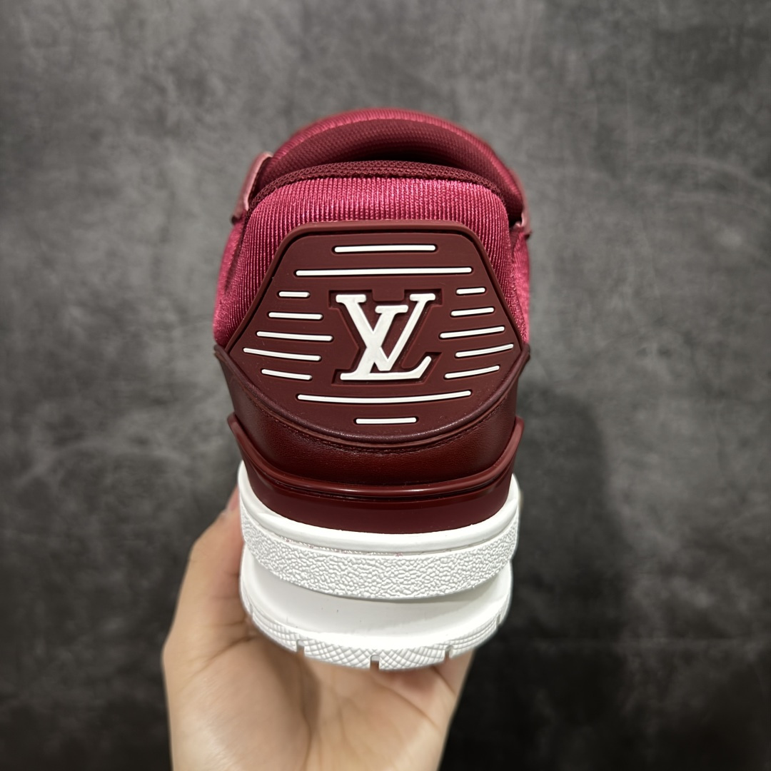 图片[4]-【莞产YS版本】Louis Vuitton Trainer lv时装走秀运动鞋 完美鞋型超高的清洁度 零毛边线头瑕疵 全套原楦原纸版原鞋开模 全网最具灵魂的版型 正确原装黄色鞋盒 正确中底印花 鞋面印花3D高频深度立体 全鞋电脑针车 紧密相连 针距密度一致 环保乳胶注塑鞋垫 厚度脚感还原原版 皮面裁剪部位 统一油边封口工艺 原装橡胶大底含胶量大底组合零偏差 专柜全套包装 防尘袋 说明书 质保卡 尺码： 39 40 41 42 43 44 45-选品中心