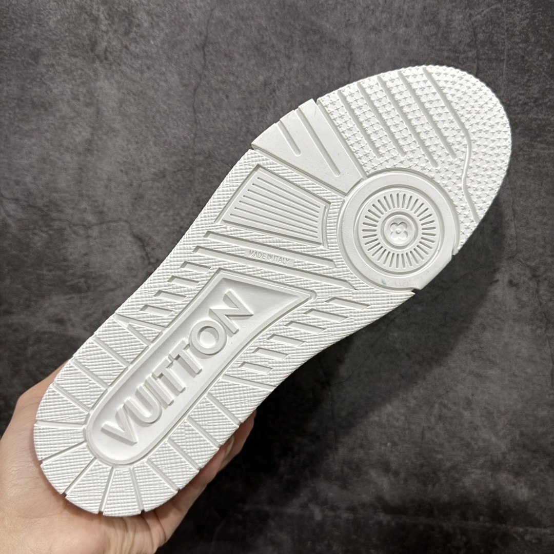 图片[9]-【莞产YS版本】Louis Vuitton Trainer lv时装走秀运动鞋 完美鞋型超高的清洁度 零毛边线头瑕疵 全套原楦原纸版原鞋开模 全网最具灵魂的版型 正确原装黄色鞋盒 正确中底印花 鞋面印花3D高频深度立体 全鞋电脑针车 紧密相连 针距密度一致 环保乳胶注塑鞋垫 厚度脚感还原原版 皮面裁剪部位 统一油边封口工艺 原装橡胶大底含胶量大底组合零偏差 专柜全套包装 防尘袋 说明书 质保卡 尺码： 39 40 41 42 43 44 45-选品中心