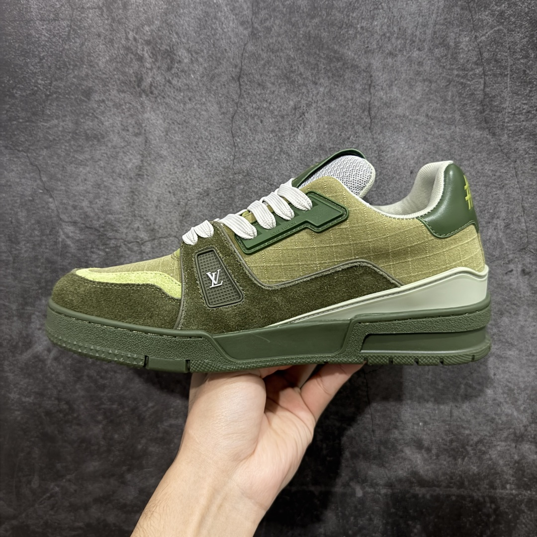 图片[2]-【莞产YS版本】Louis Vuitton Trainer lv时装走秀运动鞋 完美鞋型超高的清洁度 零毛边线头瑕疵 全套原楦原纸版原鞋开模 全网最具灵魂的版型 正确原装黄色鞋盒 正确中底印花 鞋面印花3D高频深度立体 全鞋电脑针车 紧密相连 针距密度一致 环保乳胶注塑鞋垫 厚度脚感还原原版 皮面裁剪部位 统一油边封口工艺 原装橡胶大底含胶量大底组合零偏差 专柜全套包装 防尘袋 说明书 质保卡 尺码： 39 40 41 42 43 44 45-选品中心