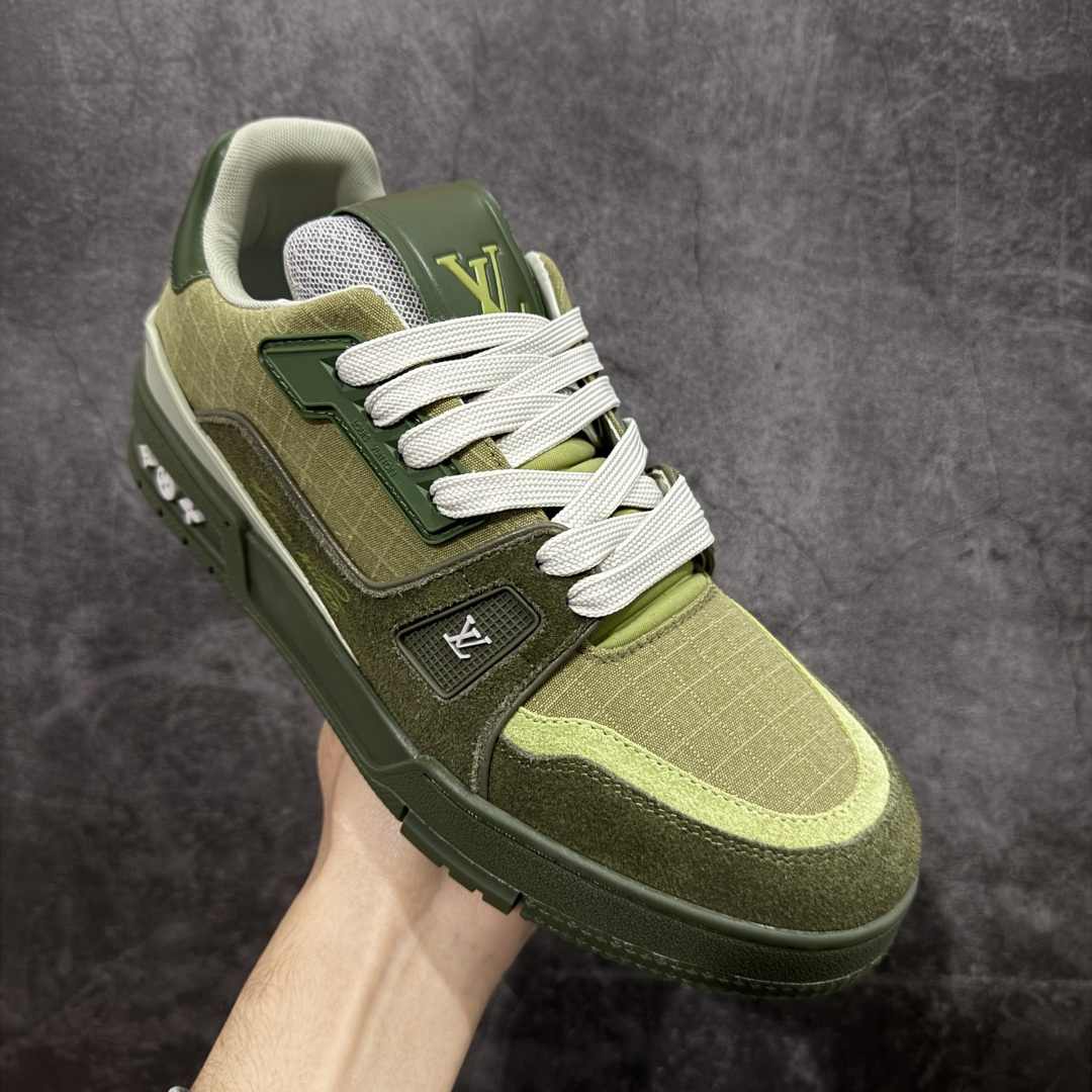 图片[3]-【莞产YS版本】Louis Vuitton Trainer lv时装走秀运动鞋 完美鞋型超高的清洁度 零毛边线头瑕疵 全套原楦原纸版原鞋开模 全网最具灵魂的版型 正确原装黄色鞋盒 正确中底印花 鞋面印花3D高频深度立体 全鞋电脑针车 紧密相连 针距密度一致 环保乳胶注塑鞋垫 厚度脚感还原原版 皮面裁剪部位 统一油边封口工艺 原装橡胶大底含胶量大底组合零偏差 专柜全套包装 防尘袋 说明书 质保卡 尺码： 39 40 41 42 43 44 45-选品中心