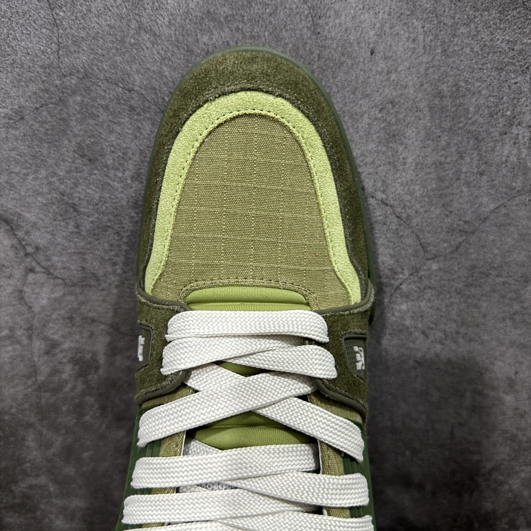 图片[5]-【莞产YS版本】Louis Vuitton Trainer lv时装走秀运动鞋 完美鞋型超高的清洁度 零毛边线头瑕疵 全套原楦原纸版原鞋开模 全网最具灵魂的版型 正确原装黄色鞋盒 正确中底印花 鞋面印花3D高频深度立体 全鞋电脑针车 紧密相连 针距密度一致 环保乳胶注塑鞋垫 厚度脚感还原原版 皮面裁剪部位 统一油边封口工艺 原装橡胶大底含胶量大底组合零偏差 专柜全套包装 防尘袋 说明书 质保卡 尺码： 39 40 41 42 43 44 45-选品中心