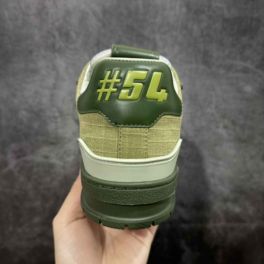 图片[4]-【莞产YS版本】Louis Vuitton Trainer lv时装走秀运动鞋 完美鞋型超高的清洁度 零毛边线头瑕疵 全套原楦原纸版原鞋开模 全网最具灵魂的版型 正确原装黄色鞋盒 正确中底印花 鞋面印花3D高频深度立体 全鞋电脑针车 紧密相连 针距密度一致 环保乳胶注塑鞋垫 厚度脚感还原原版 皮面裁剪部位 统一油边封口工艺 原装橡胶大底含胶量大底组合零偏差 专柜全套包装 防尘袋 说明书 质保卡 尺码： 39 40 41 42 43 44 45-选品中心