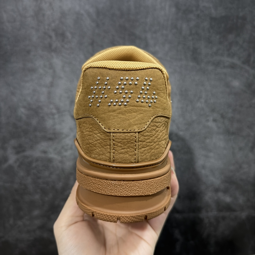 图片[4]-【莞产YS版本】Louis Vuitton Trainer lv时装走秀运动鞋 完美鞋型超高的清洁度 零毛边线头瑕疵 全套原楦原纸版原鞋开模 全网最具灵魂的版型 正确原装黄色鞋盒 正确中底印花 鞋面印花3D高频深度立体 全鞋电脑针车 紧密相连 针距密度一致 环保乳胶注塑鞋垫 厚度脚感还原原版 皮面裁剪部位 统一油边封口工艺 原装橡胶大底含胶量大底组合零偏差 专柜全套包装 防尘袋 说明书 质保卡 尺码： 39 40 41 42 43 44 45-选品中心