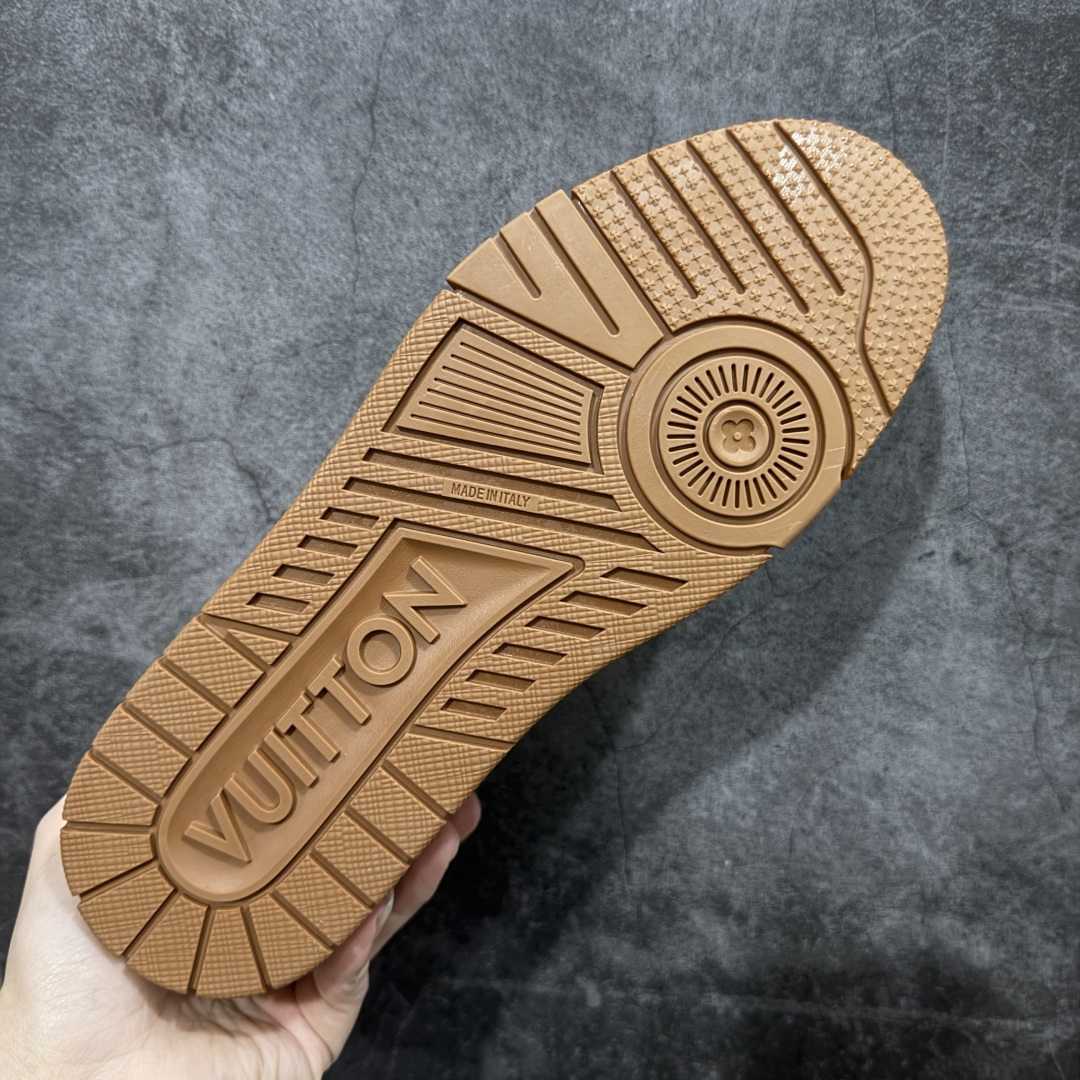 图片[9]-【莞产YS版本】Louis Vuitton Trainer lv时装走秀运动鞋 完美鞋型超高的清洁度 零毛边线头瑕疵 全套原楦原纸版原鞋开模 全网最具灵魂的版型 正确原装黄色鞋盒 正确中底印花 鞋面印花3D高频深度立体 全鞋电脑针车 紧密相连 针距密度一致 环保乳胶注塑鞋垫 厚度脚感还原原版 皮面裁剪部位 统一油边封口工艺 原装橡胶大底含胶量大底组合零偏差 专柜全套包装 防尘袋 说明书 质保卡 尺码： 39 40 41 42 43 44 45-选品中心