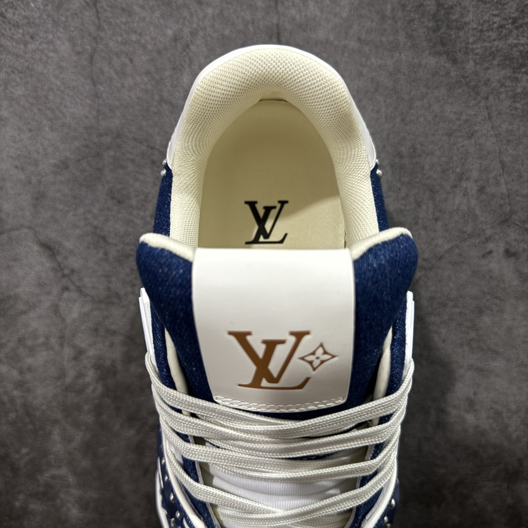 图片[8]-【专柜版/海淘代购版】 现货当天可取 LV Trainer系列高奢运动鞋 珍珠蓝牛仔 新款芯片顶级 潮人必备单品 同步ZP官网空胶工艺 鞋舌、挂饰均镶嵌NFC芯片感应装置 正确胶片断点式设计 中底正确还原原版油印字母比例 1：1原楦格板、楦头、刀磨全新升级！ 独家订制顶级压纹麂皮 原版开模TPU大底 质感原版一致 垫脚聚米微料加透气英伦网布 披靡市场任何版本！细节完美呈现！ 代购指定版本 全新升级最新双盒包装 扫码秒进官网！ 全套包装配件同比原版 尺码： 38-46-选品中心